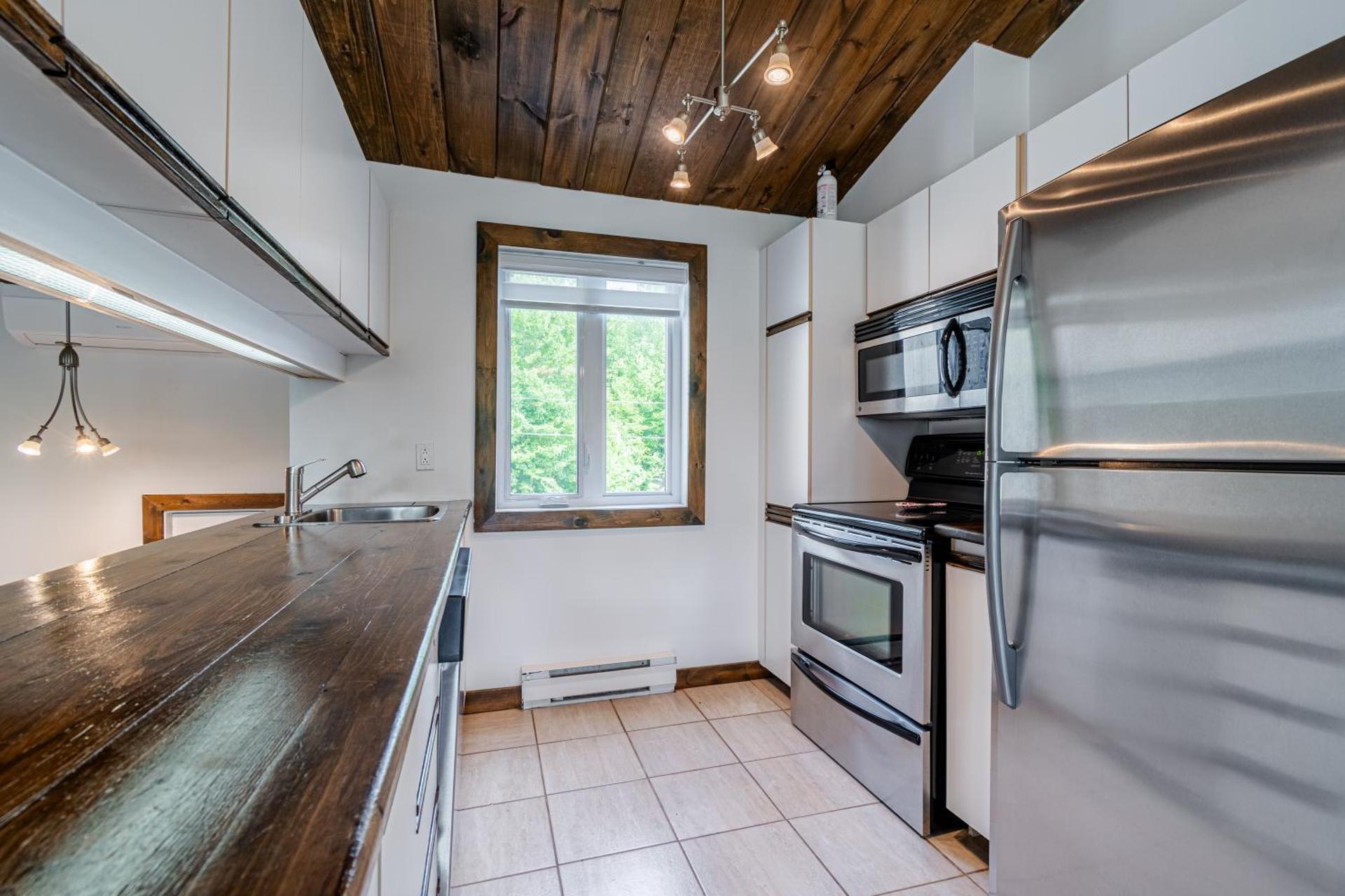 Superbe condo face aux pentes de ski Stoneham!!!