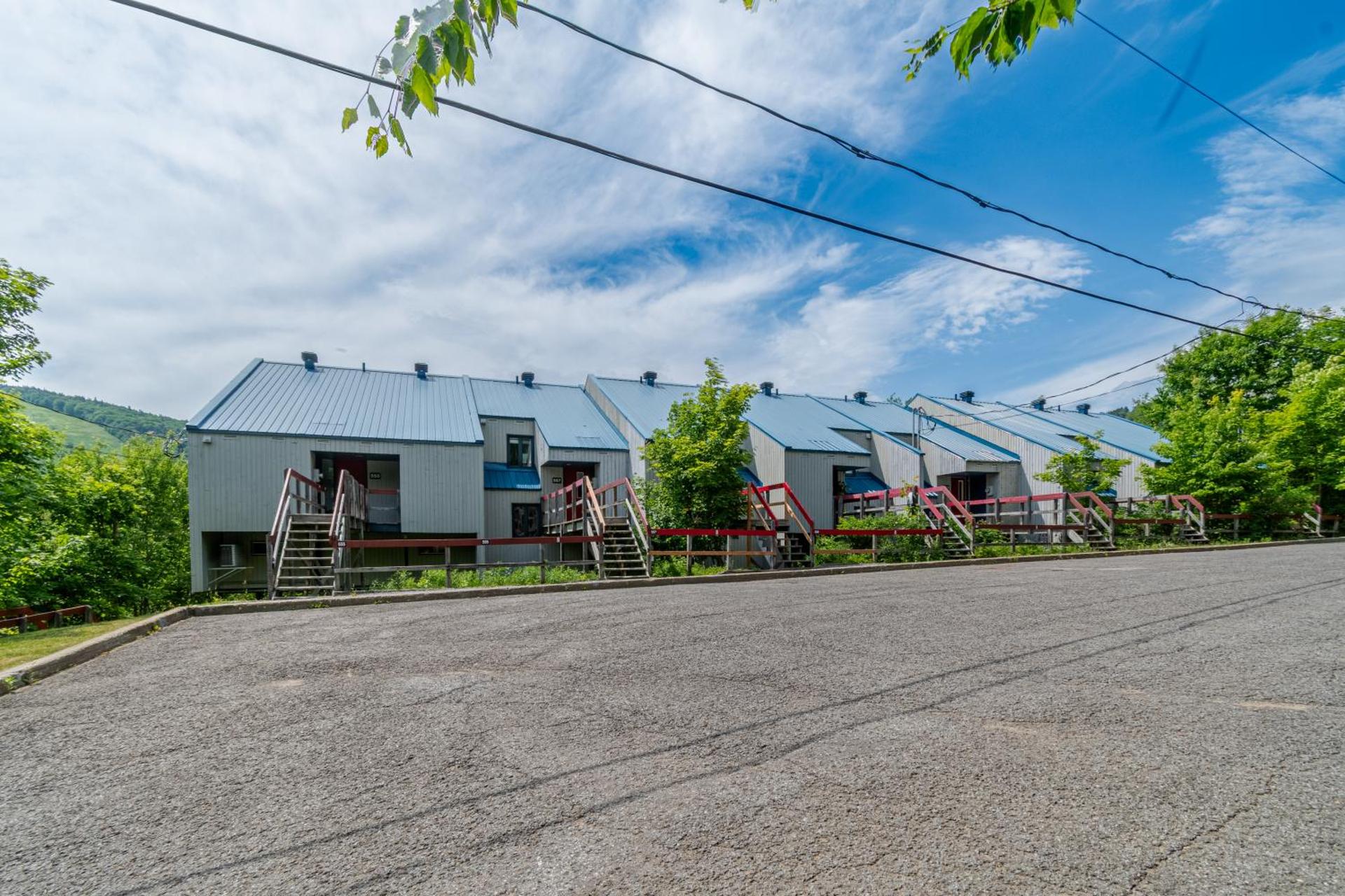 Superbe condo face aux pentes de ski Stoneham!!!