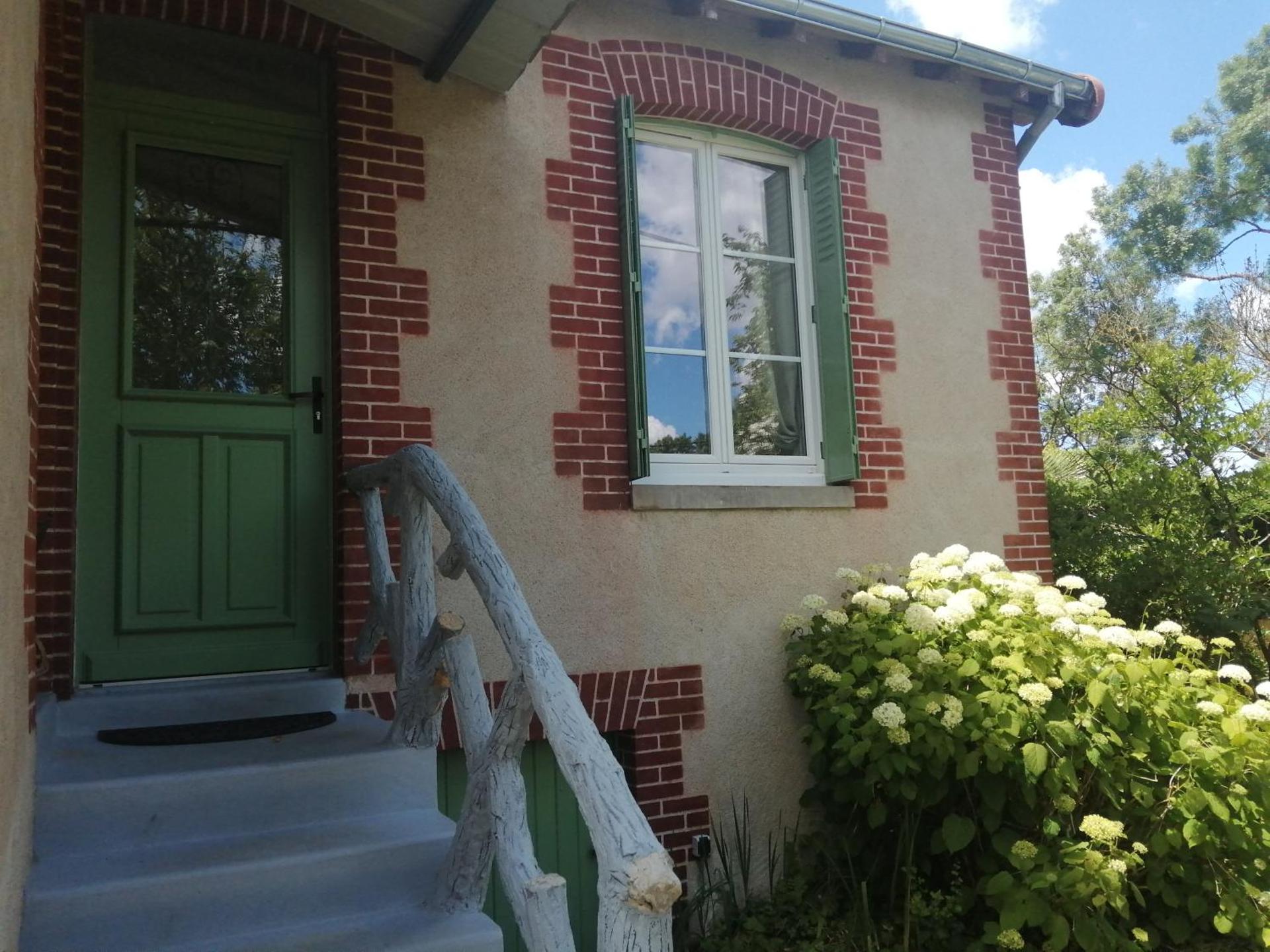 Maison " Bouton d'or" au bord de l'eau, à 10 mn de Tours , meublé classé une étoile