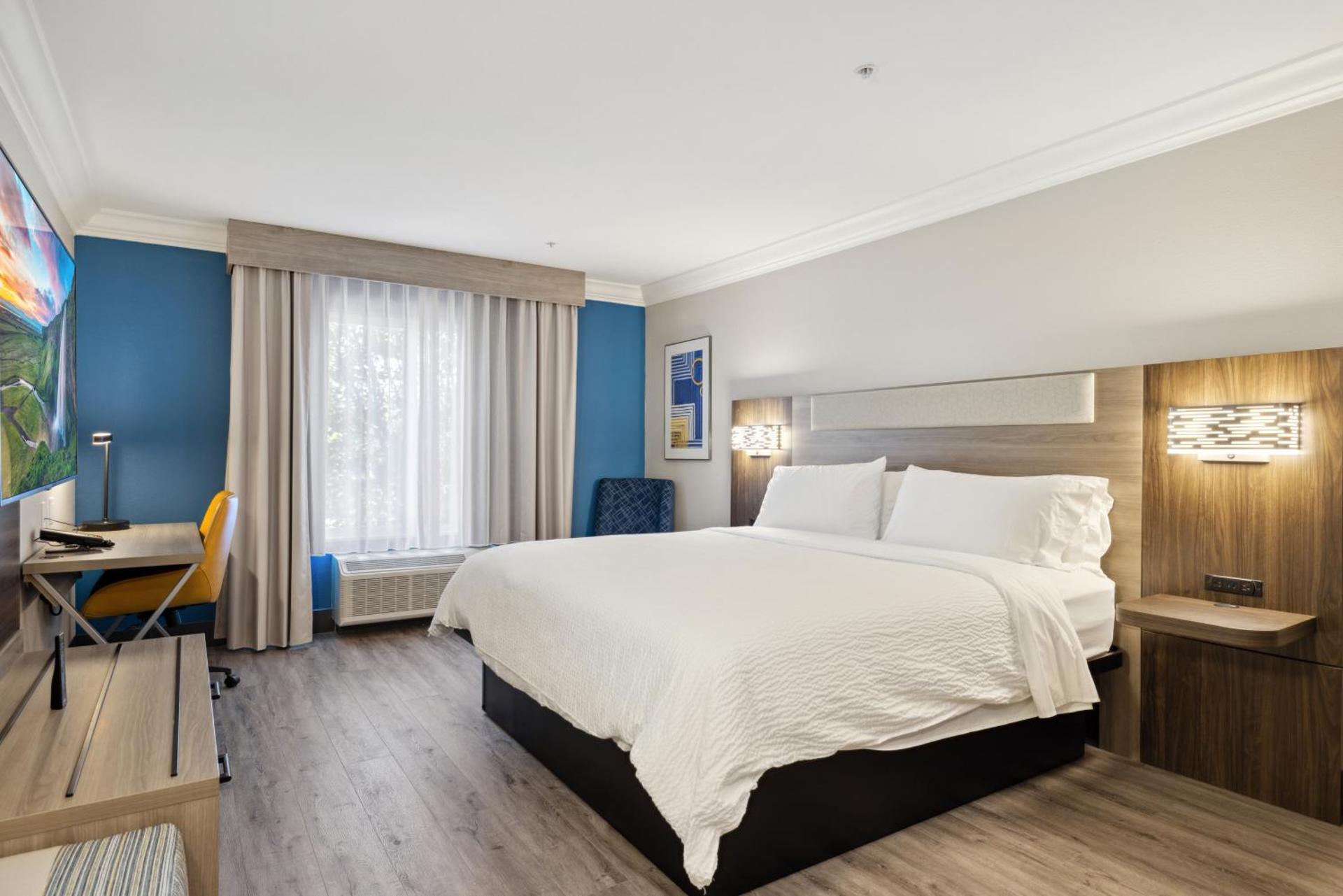 Holiday Inn Express Hotel & Suites Vacaville by IHG