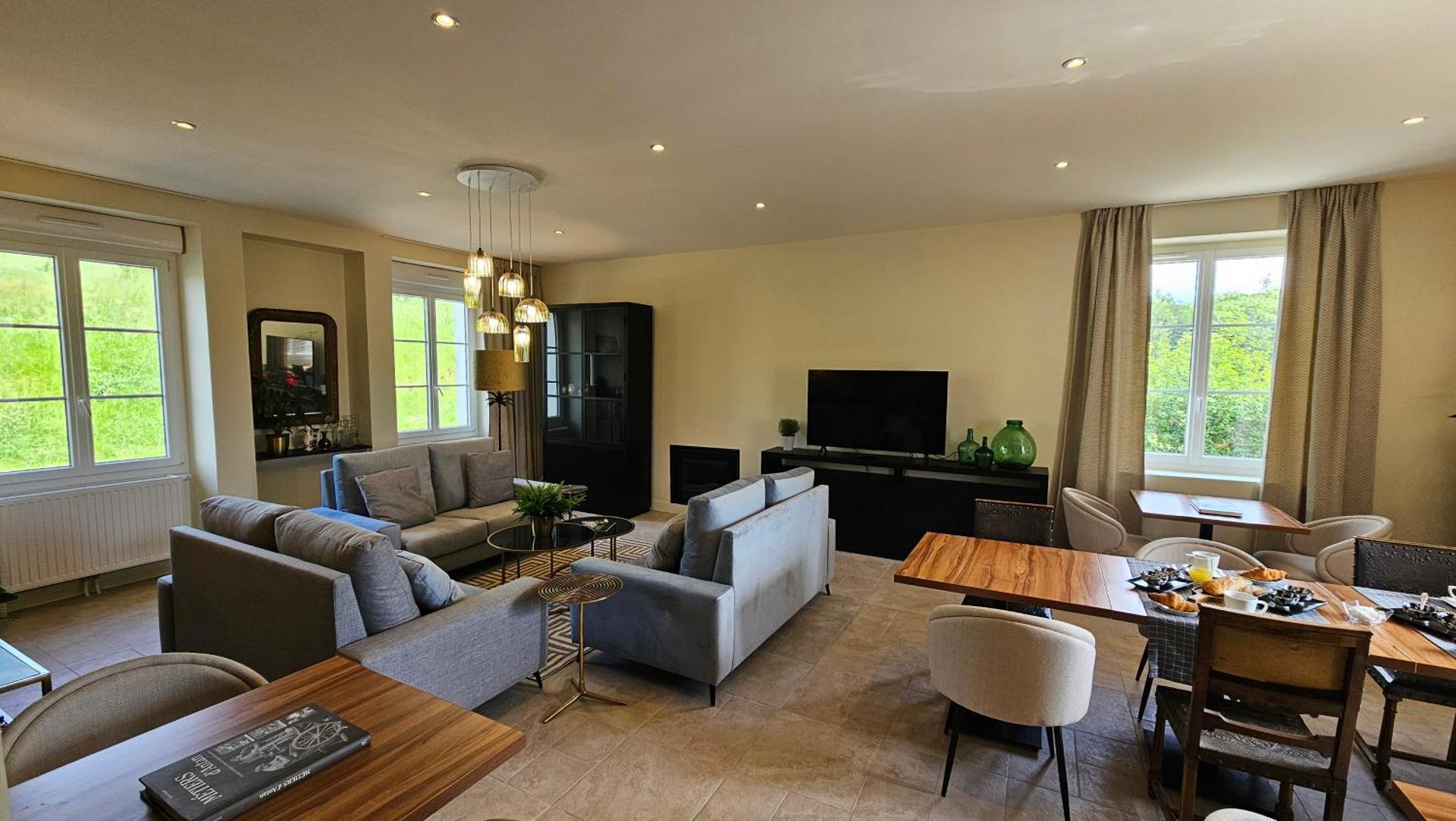 Communal lounge/ TV room