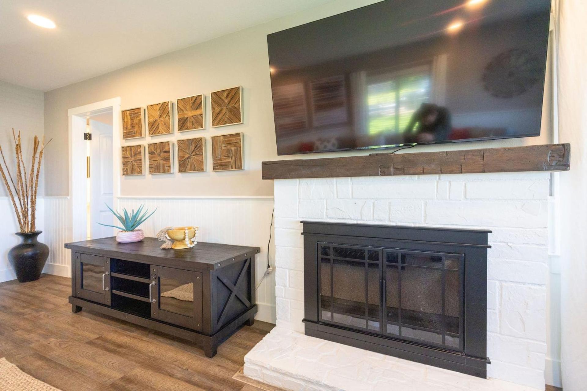 Coastal Charm Inviting 3 BR Montara Home