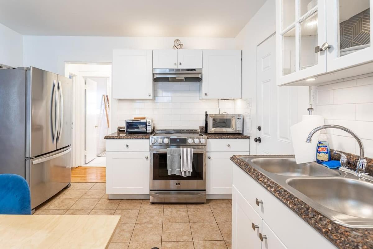 The Blue Sapphire 2BR 2 King beds & ample backyard