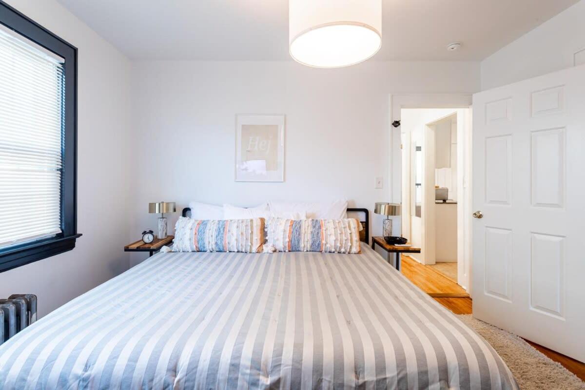 The Blue Sapphire 2BR 2 King beds & ample backyard