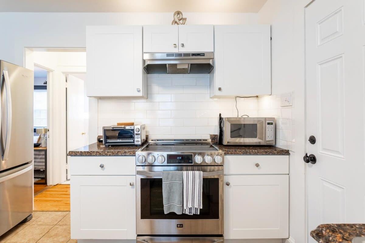 The Blue Sapphire 2BR 2 King beds & ample backyard