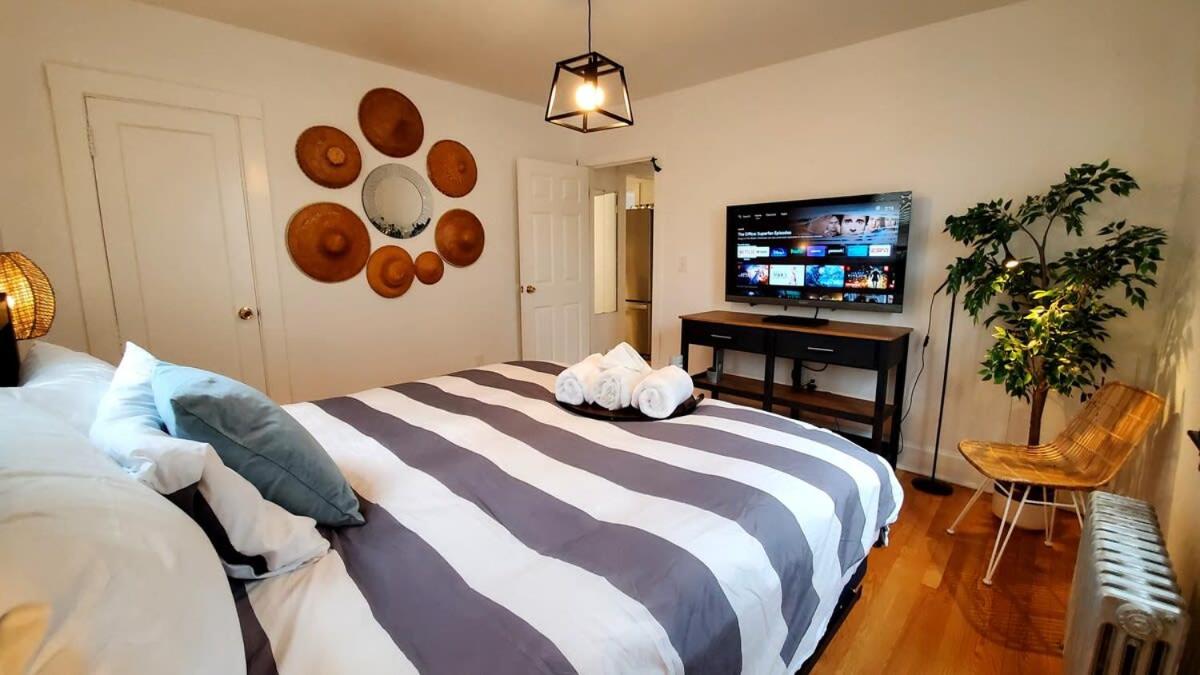 The Blue Sapphire 2BR 2 King beds & ample backyard