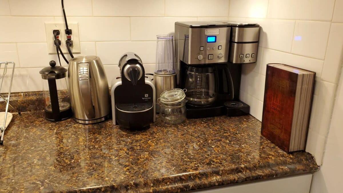 The Blue Sapphire 2BR 2 King beds & ample backyard