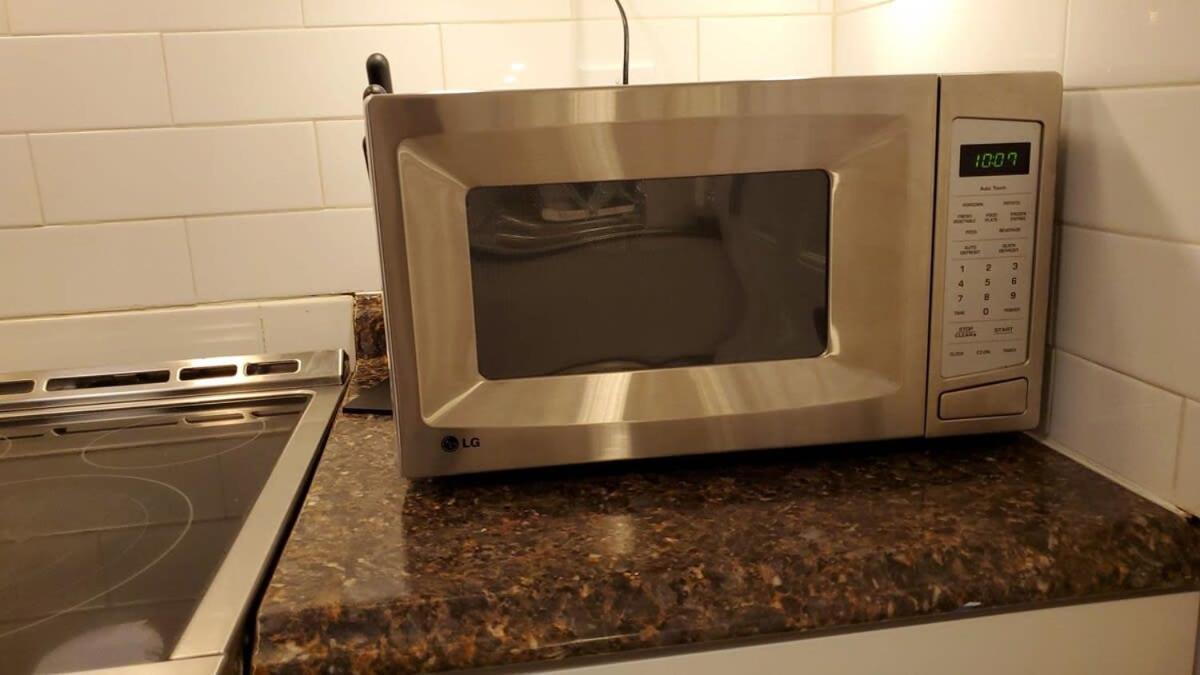 The Blue Sapphire 2BR 2 King beds & ample backyard