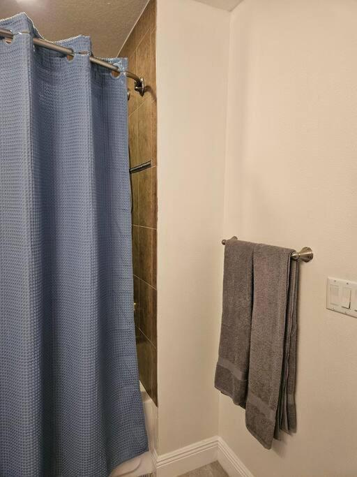 Cozy Two Bedrooms Apartment in Valrico