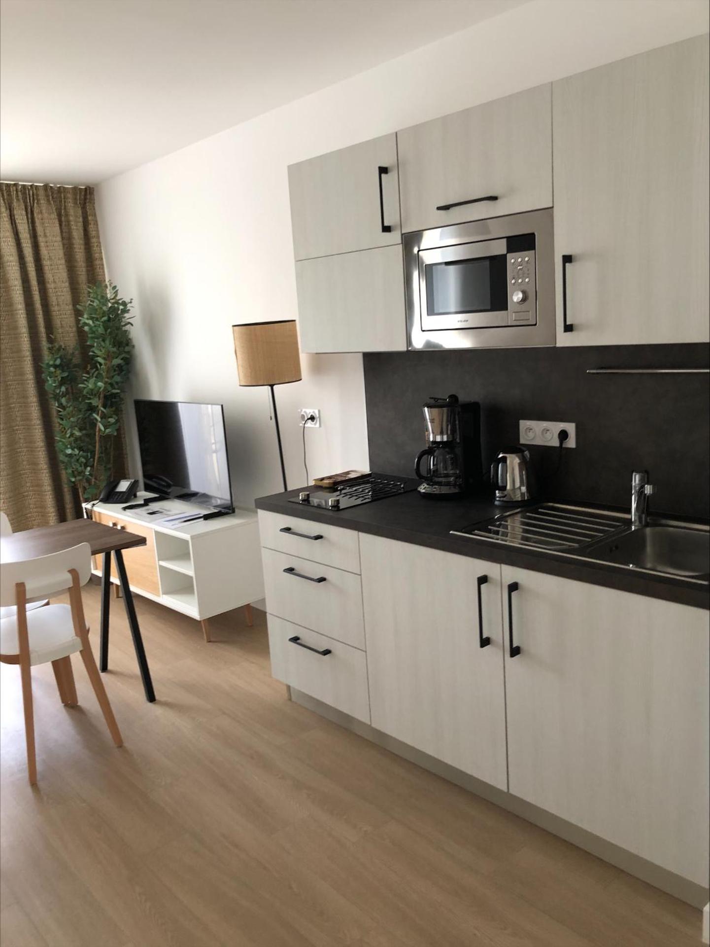 Kitchen or kitchenette