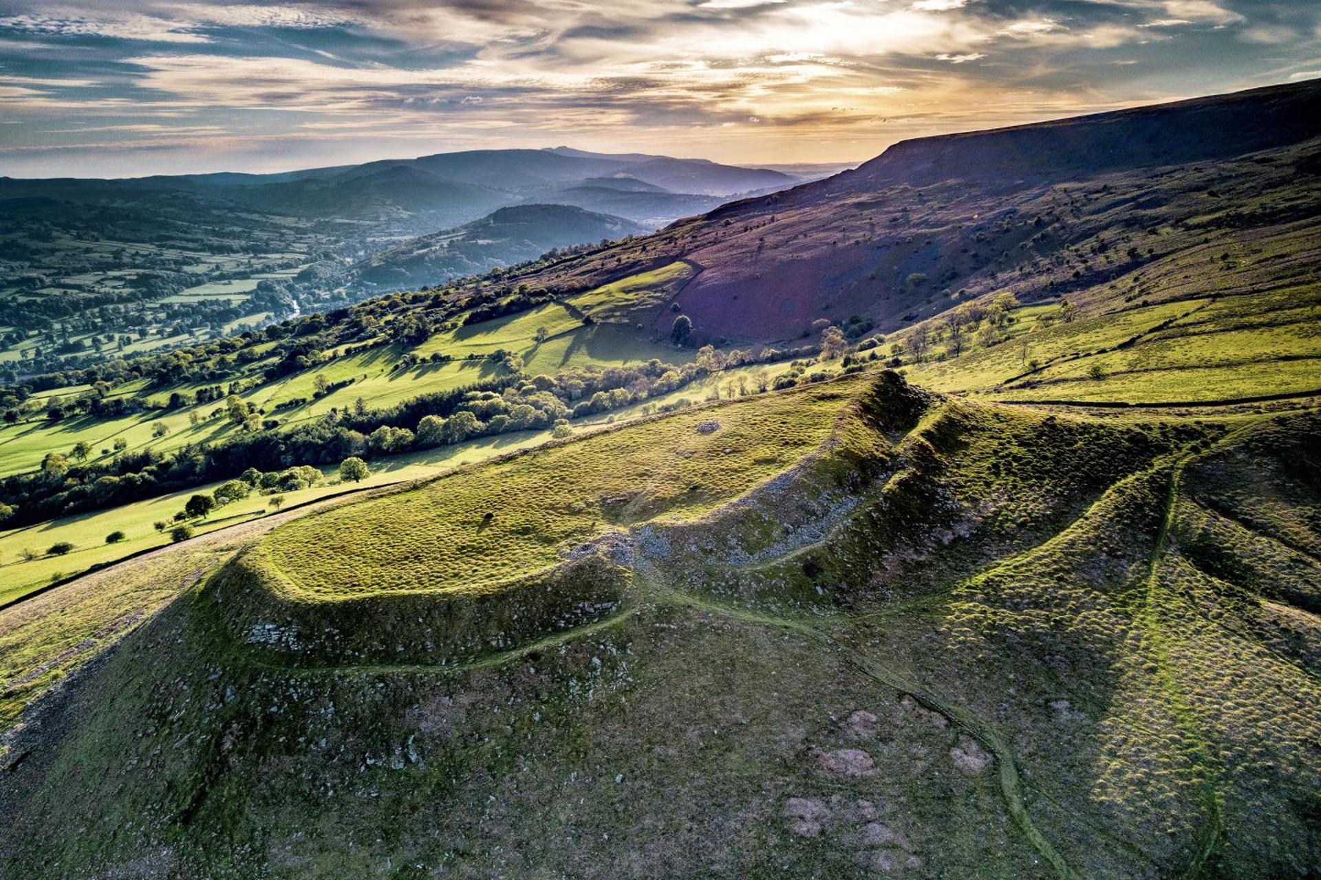 2 bed period cottage sleeps 4 in central Crickhowell