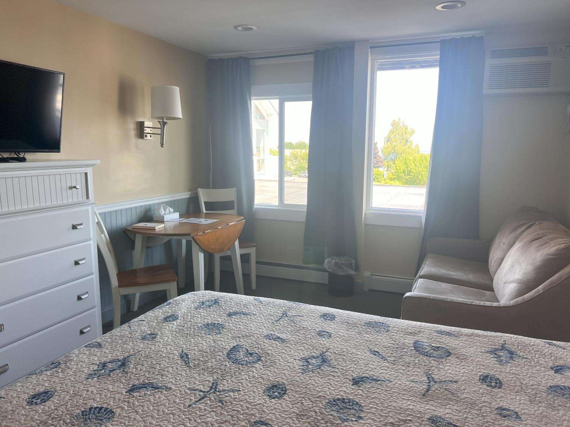 Trade Winds on the Bay