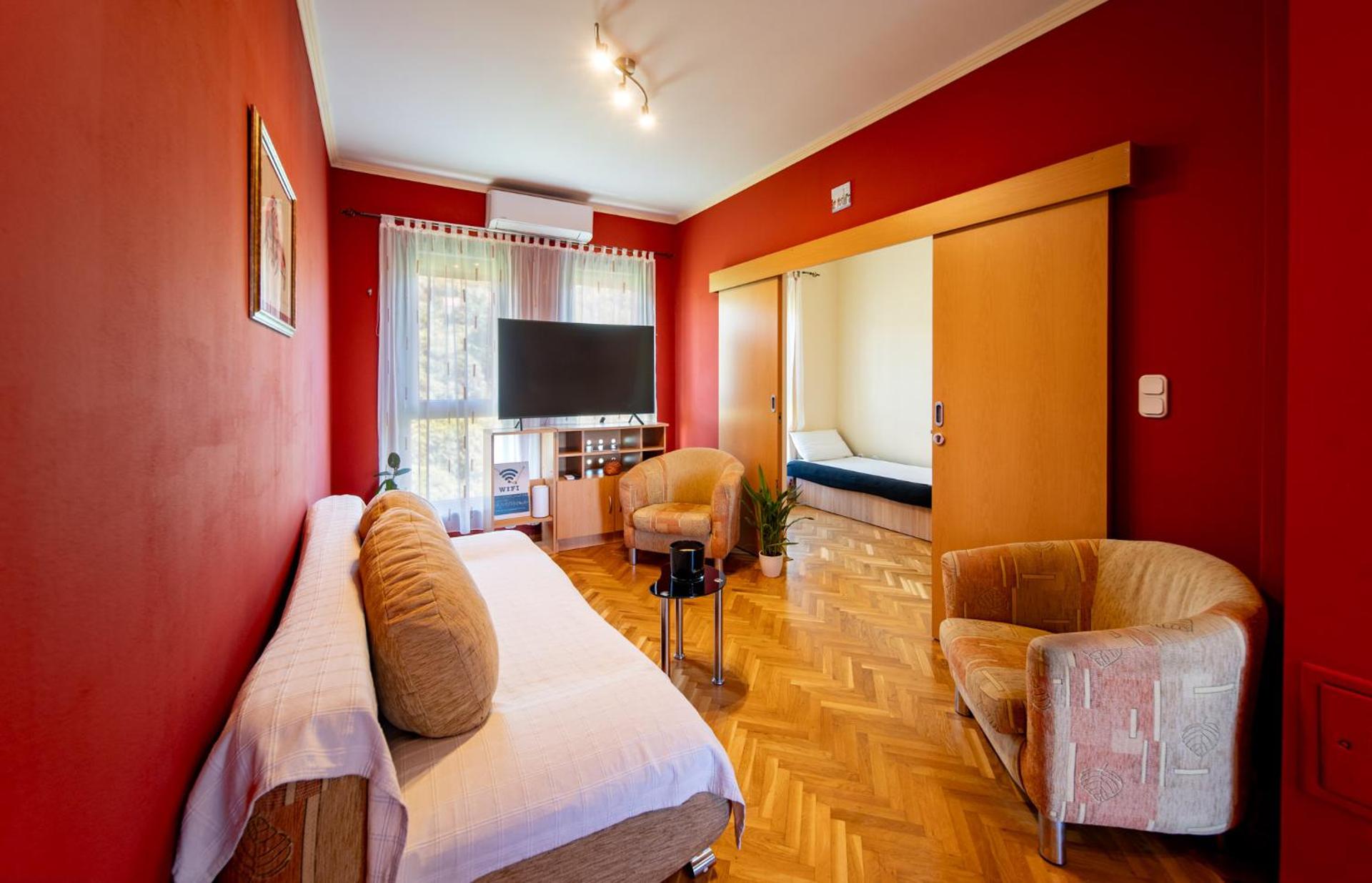 Communal lounge/ TV room