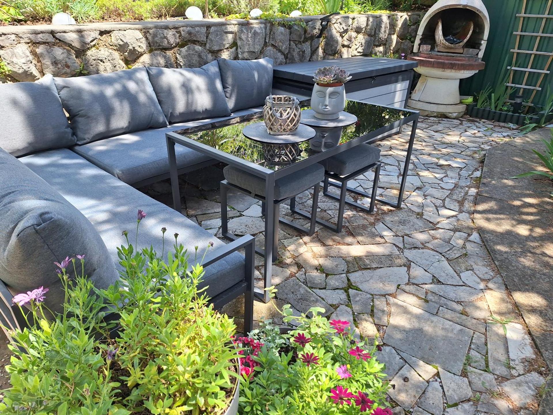 Apartment with terace