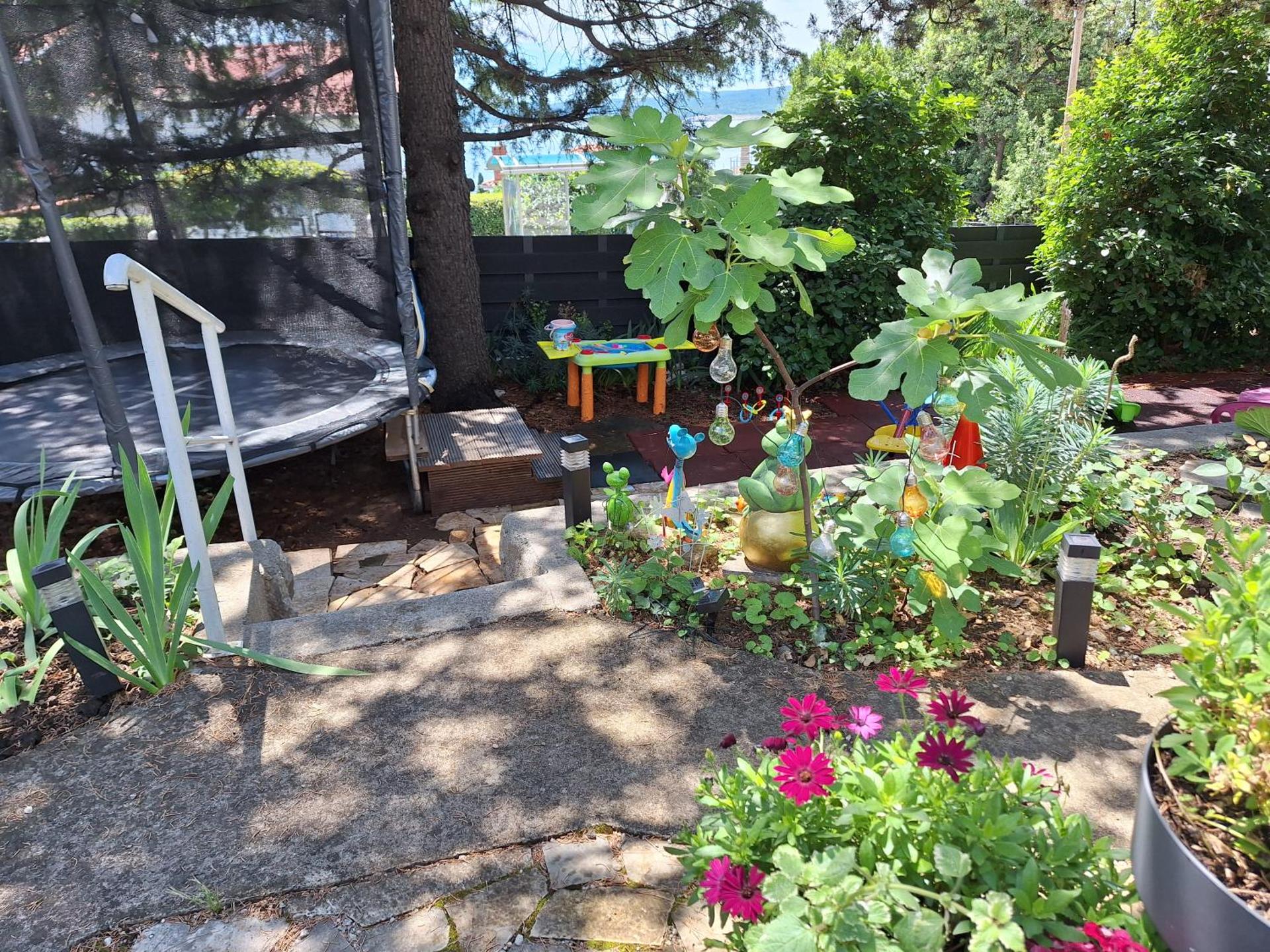 Apartment with terace