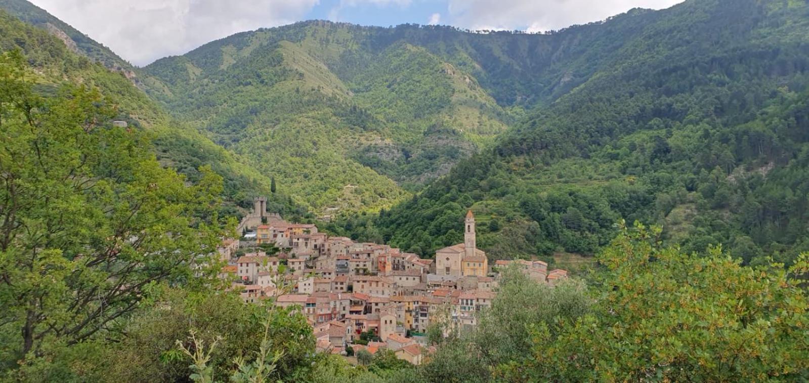 La Tiniera à Lucéram - Maison rénovée 2023- Terrasse - Wifi - Village des crèches