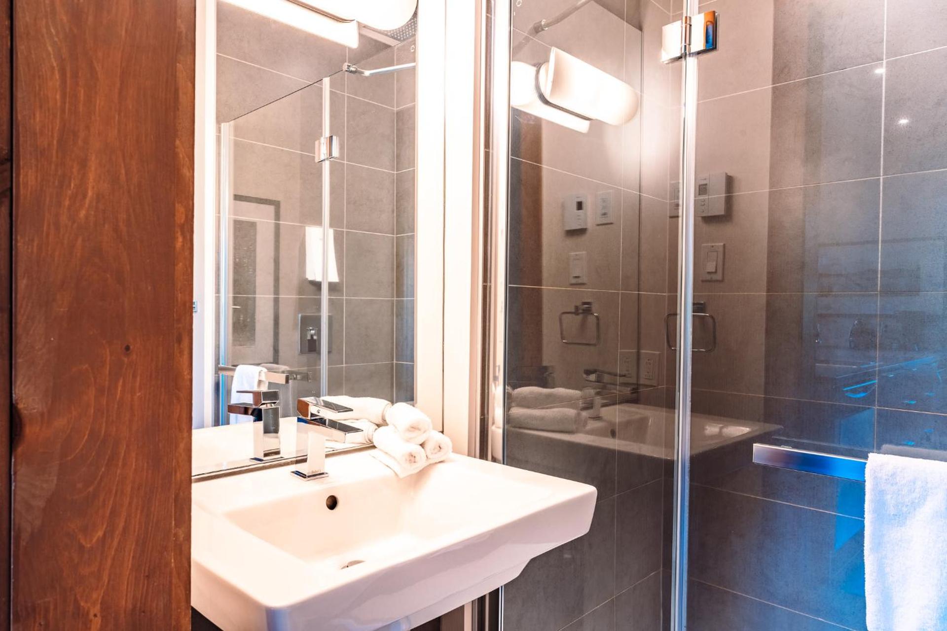 Lakefront, Mountain View - 2 Bds Superior Resort Suite