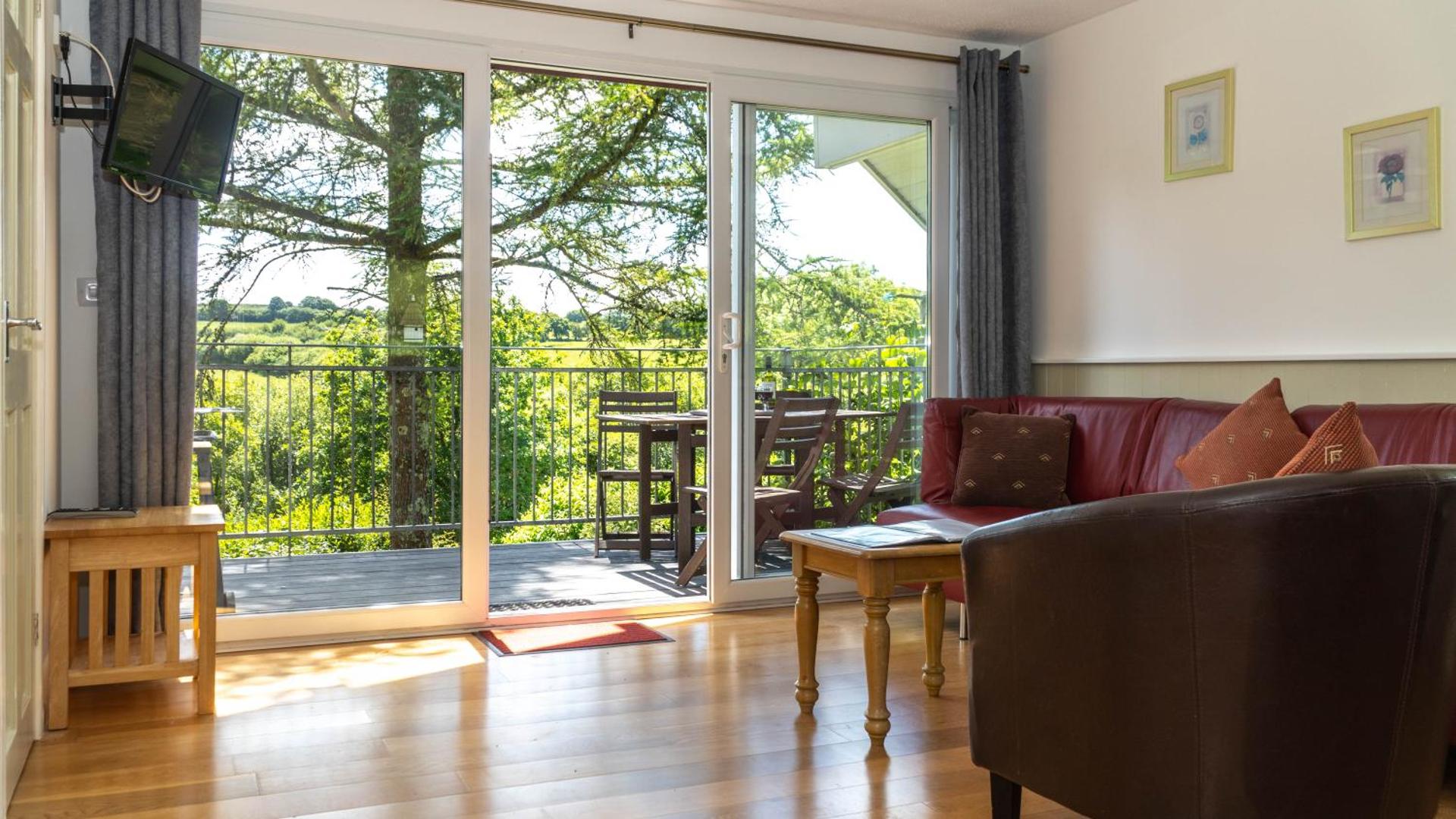 Ta Mill Cottages & Lodges - Meadowview Chalet 2