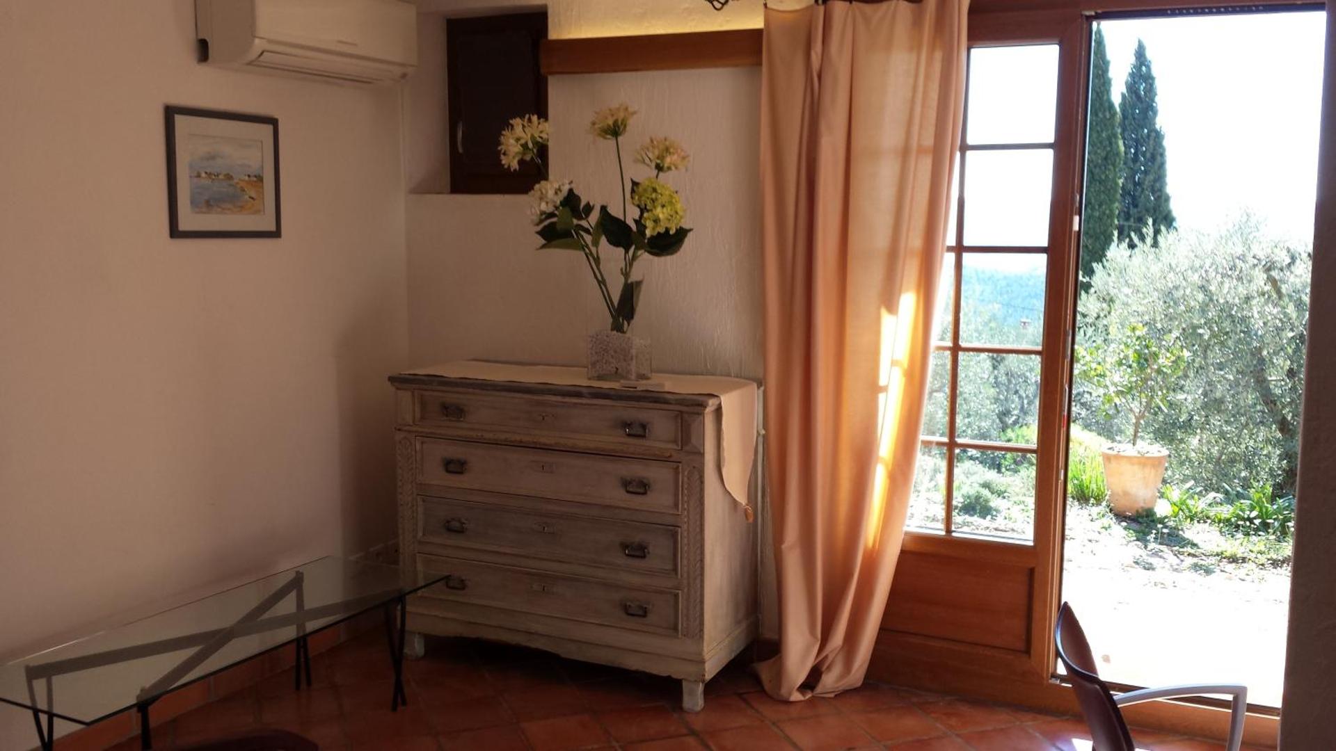 Queen Room with Garden View