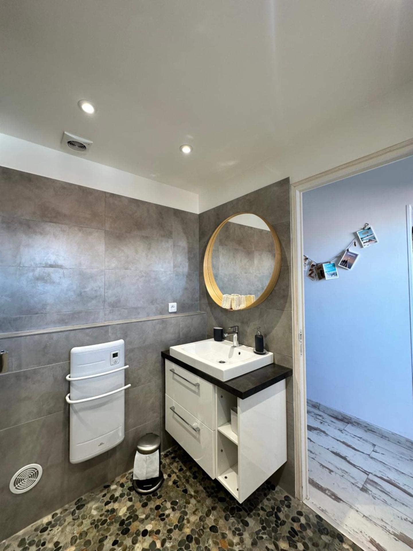 Appartement cosy Le Bohème, à 300m des plages et animaux acceptés 2eme étage