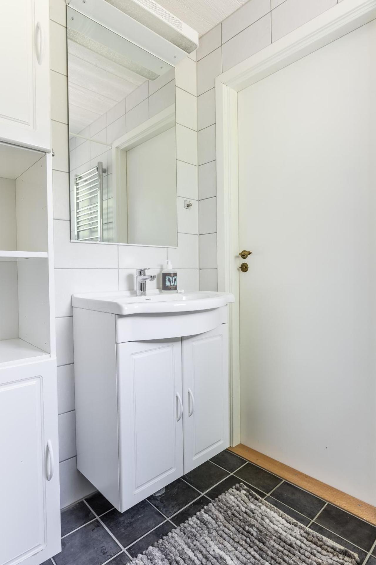 Relaxing Family Home Near The Lake