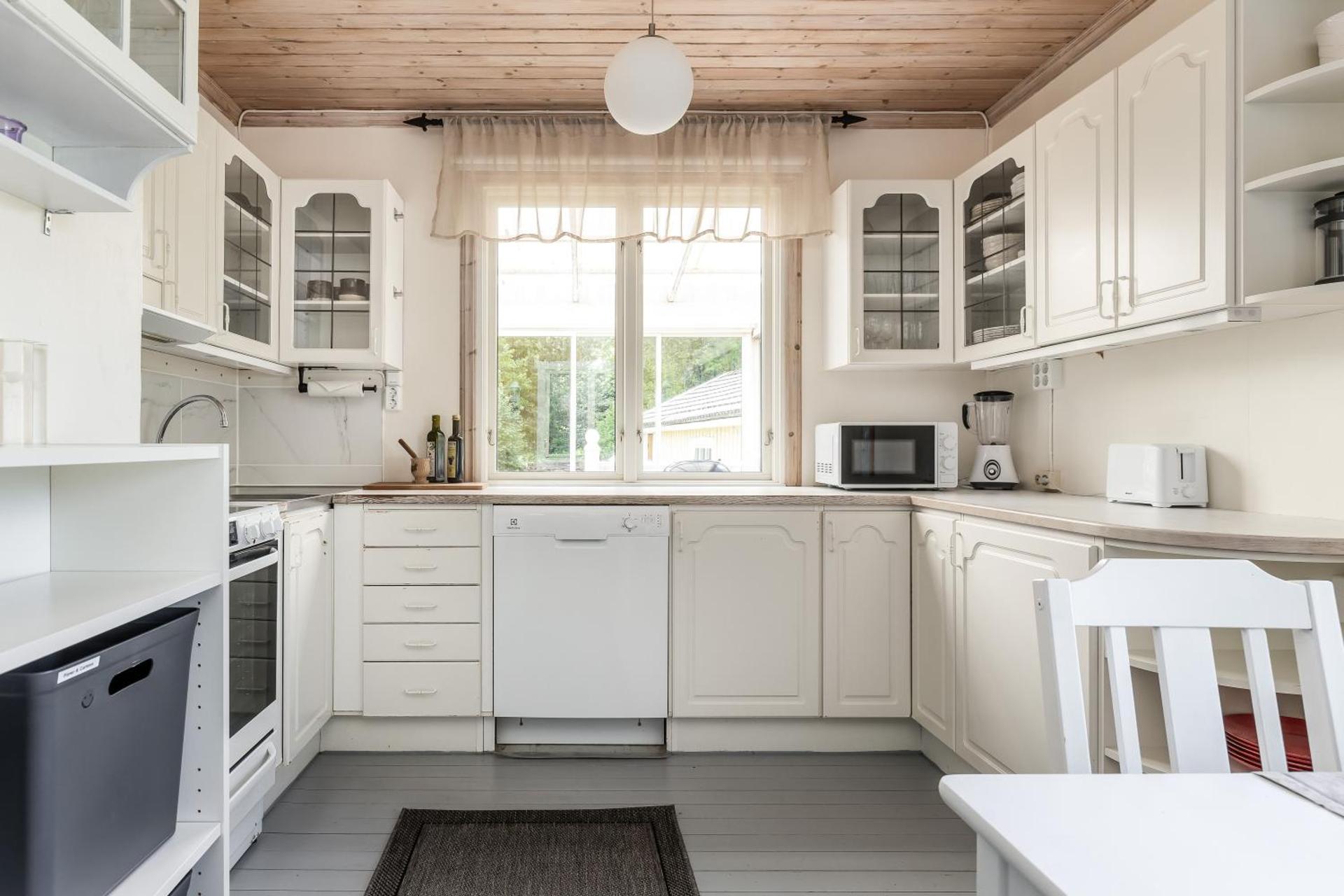 Relaxing Family Home Near The Lake