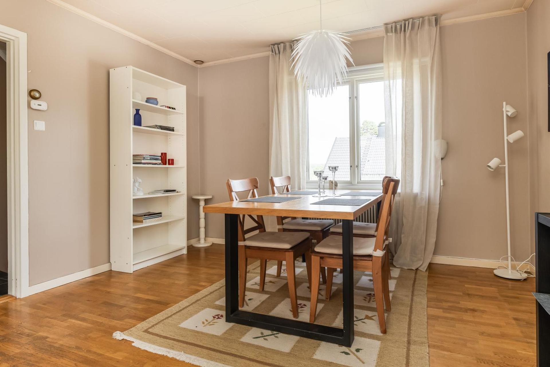 Relaxing Family Home Near The Lake