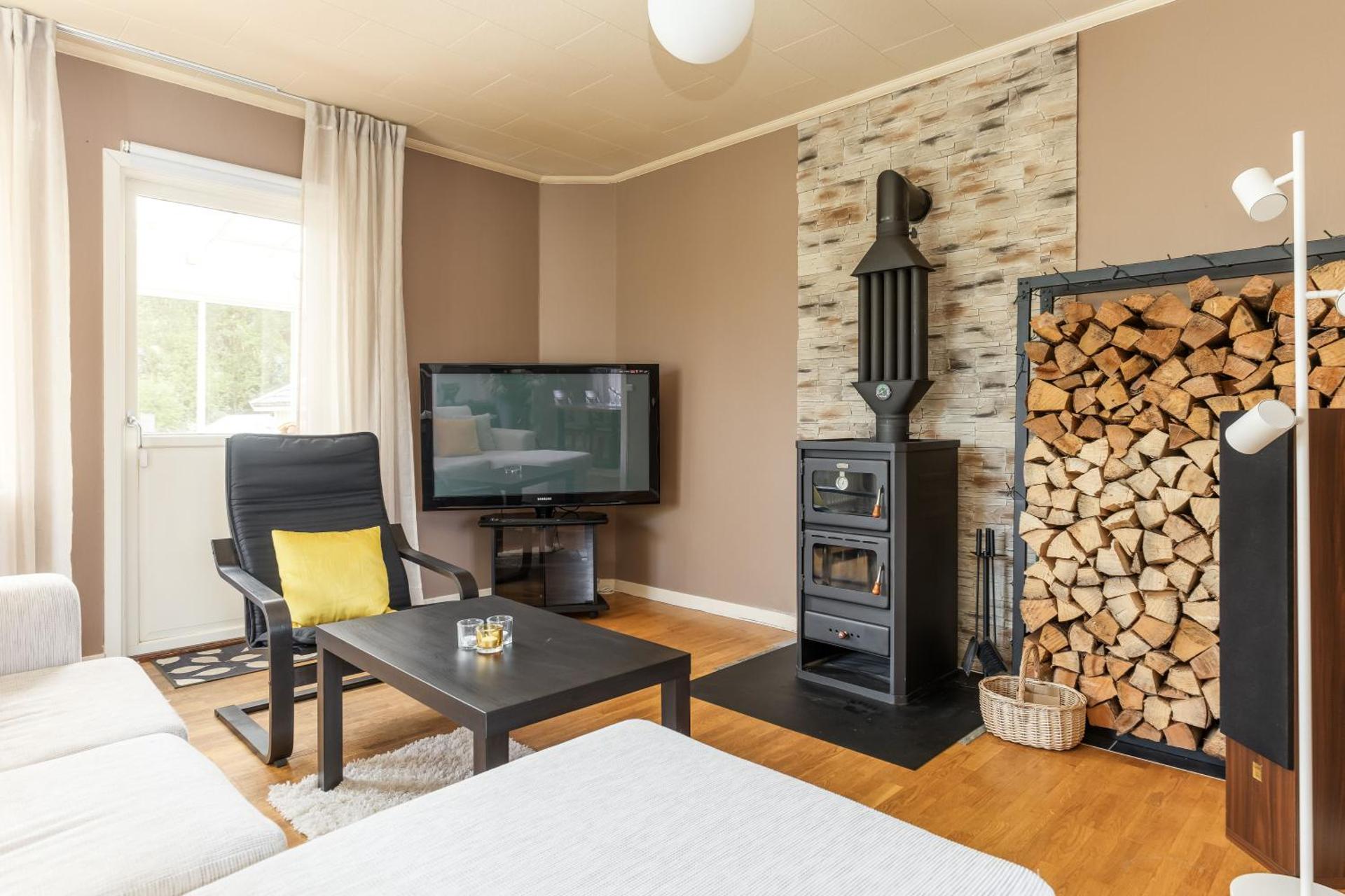 Relaxing Family Home Near The Lake