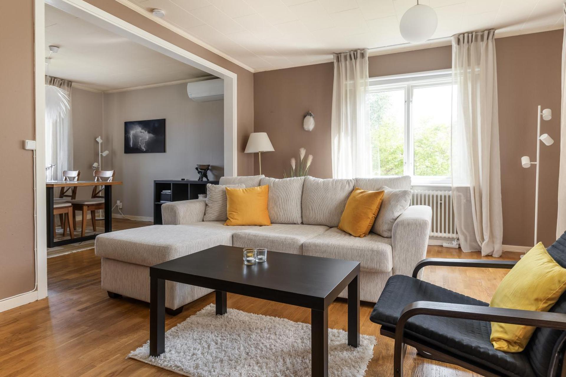 Relaxing Family Home Near The Lake