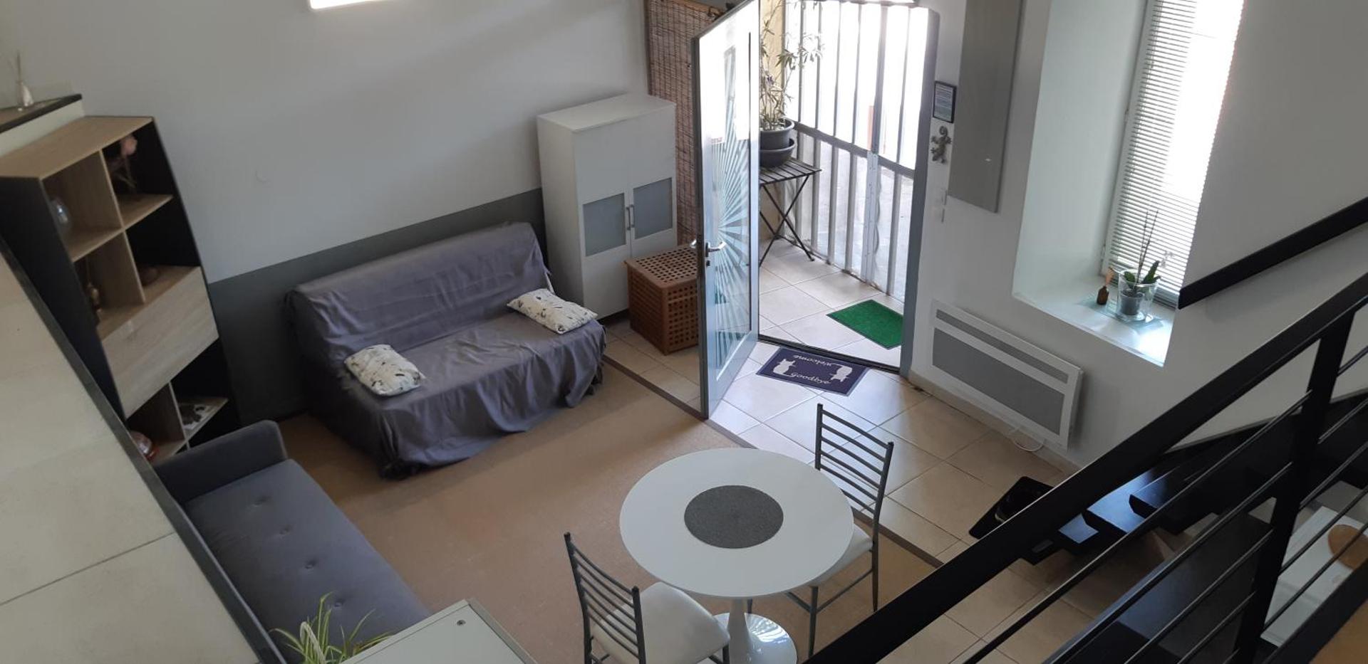 Petit loft face rivière