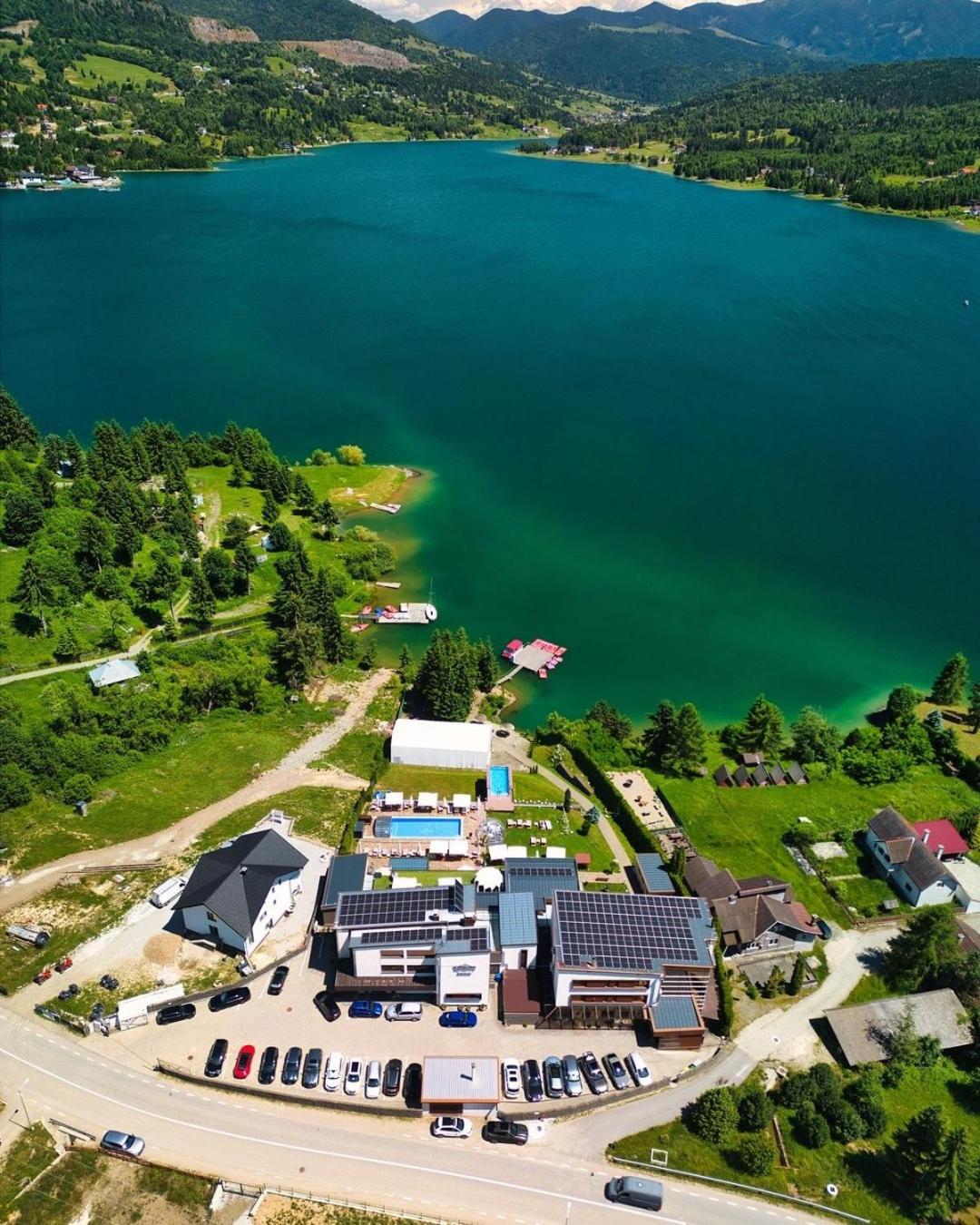 Hotel Roser House Boutique - pe malul lacului Colibita