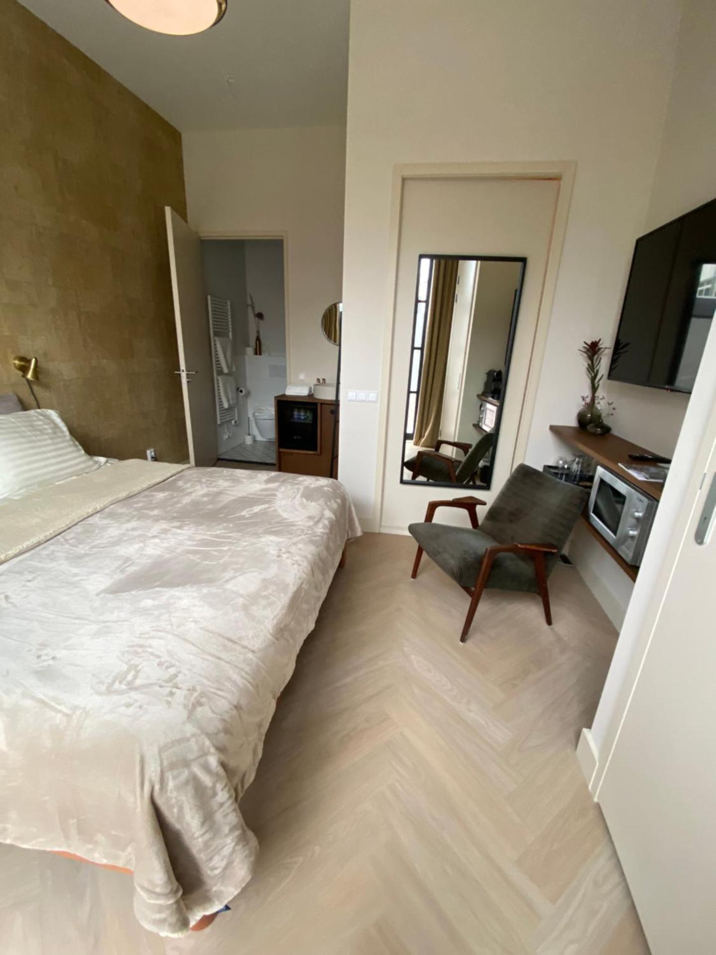 Gorgeous room near Haarlem Station, city center