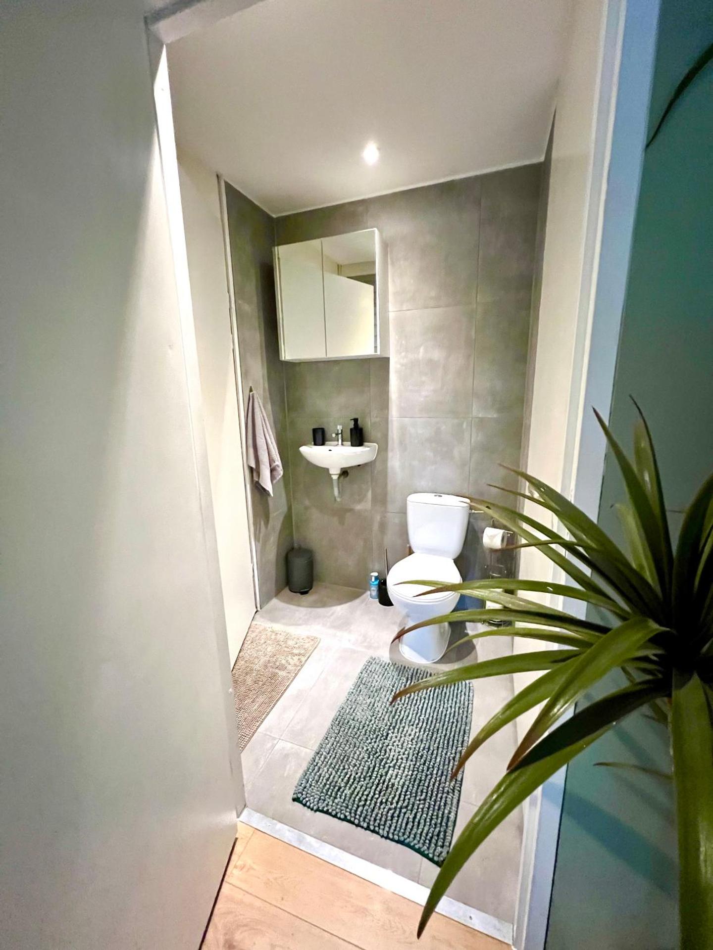 Jungle style lodge with jacuzzi ,sauna and garden near Amsterdam