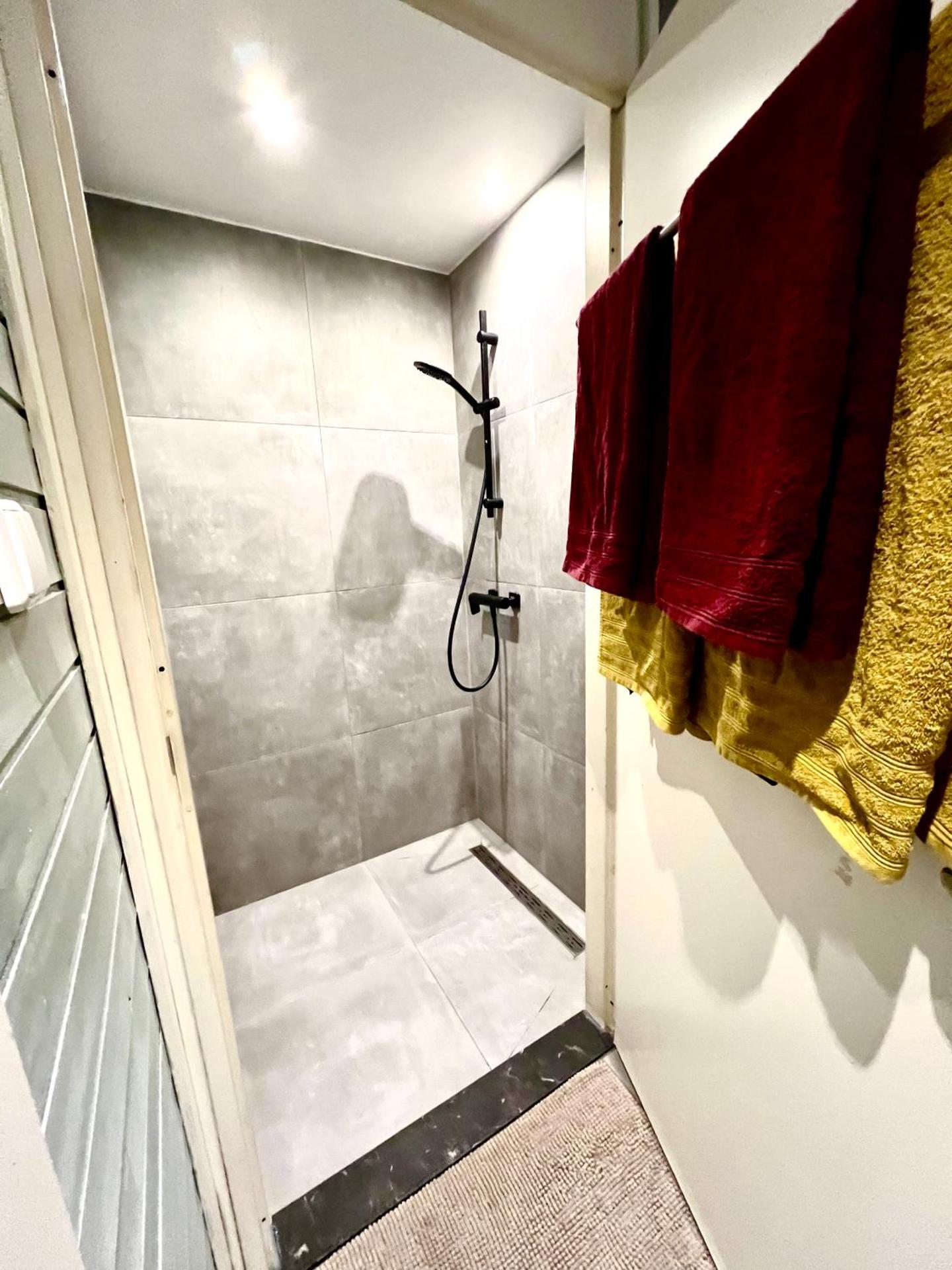 Jungle style lodge with jacuzzi ,sauna and garden near Amsterdam