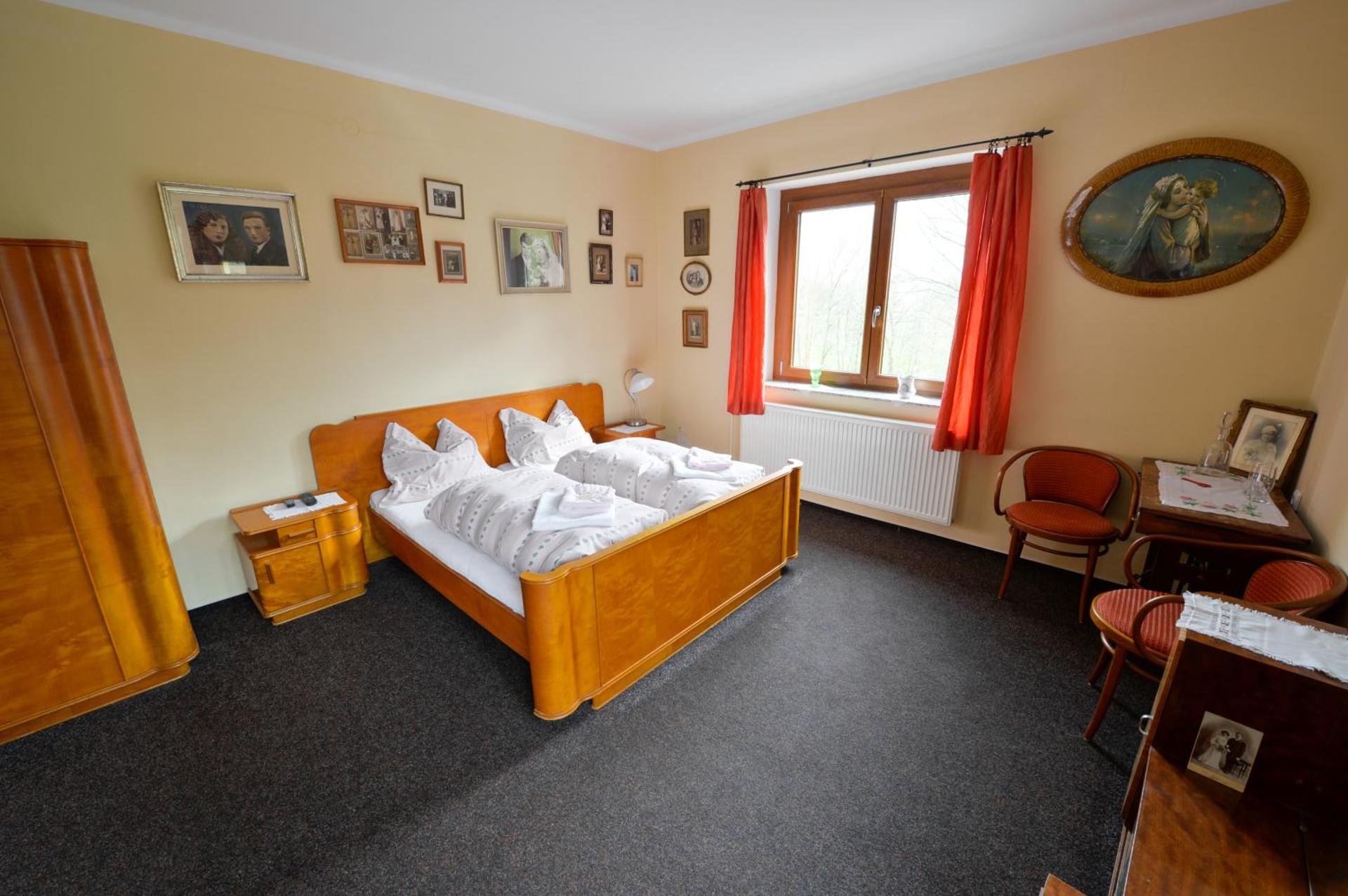 Photo of the whole room