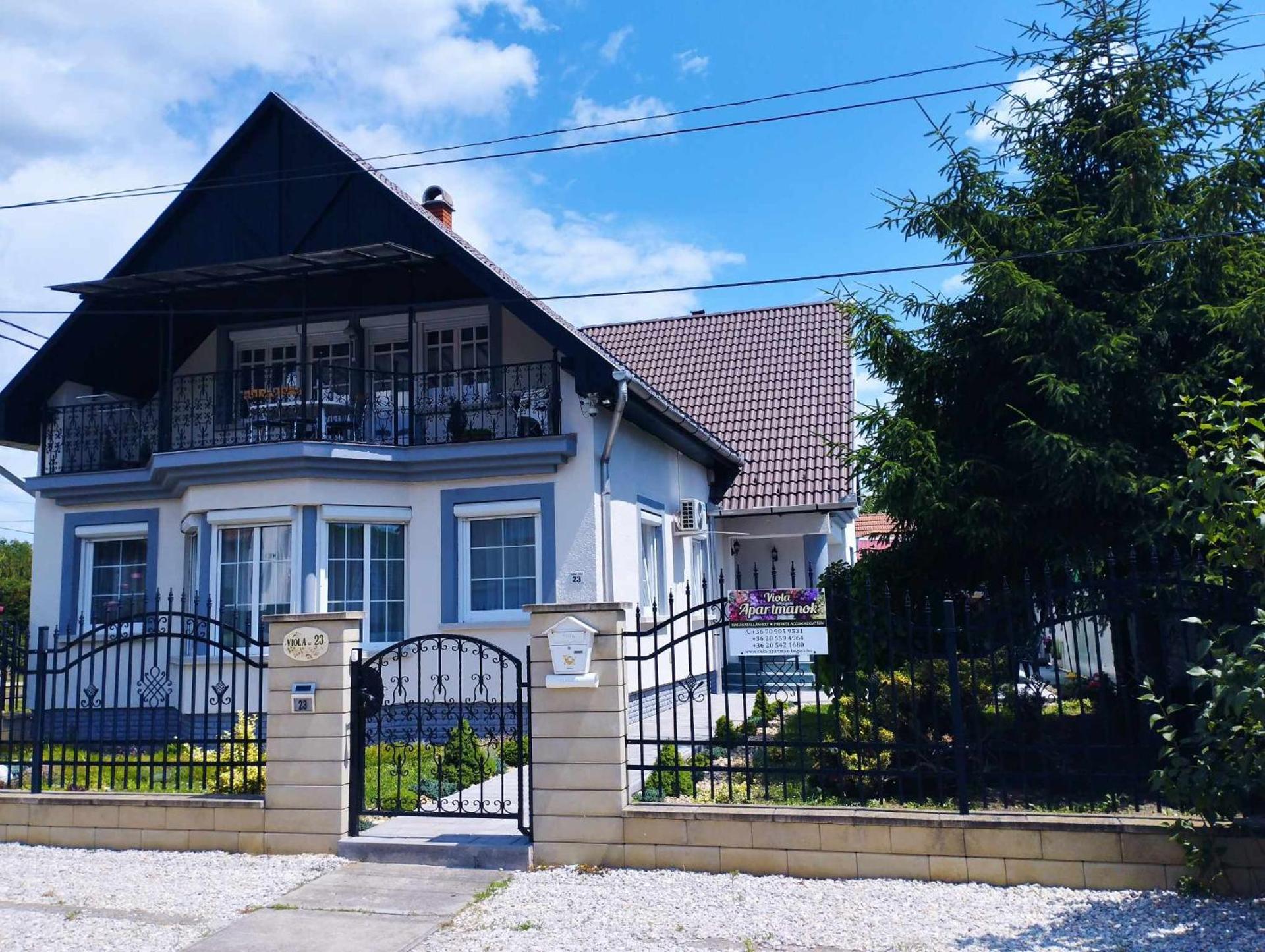 Viola Apartmanház