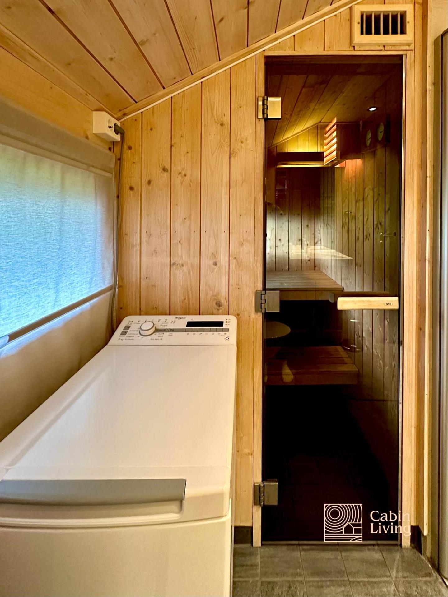 Modern sports cabin on Sjusjøen with sauna and waxing room