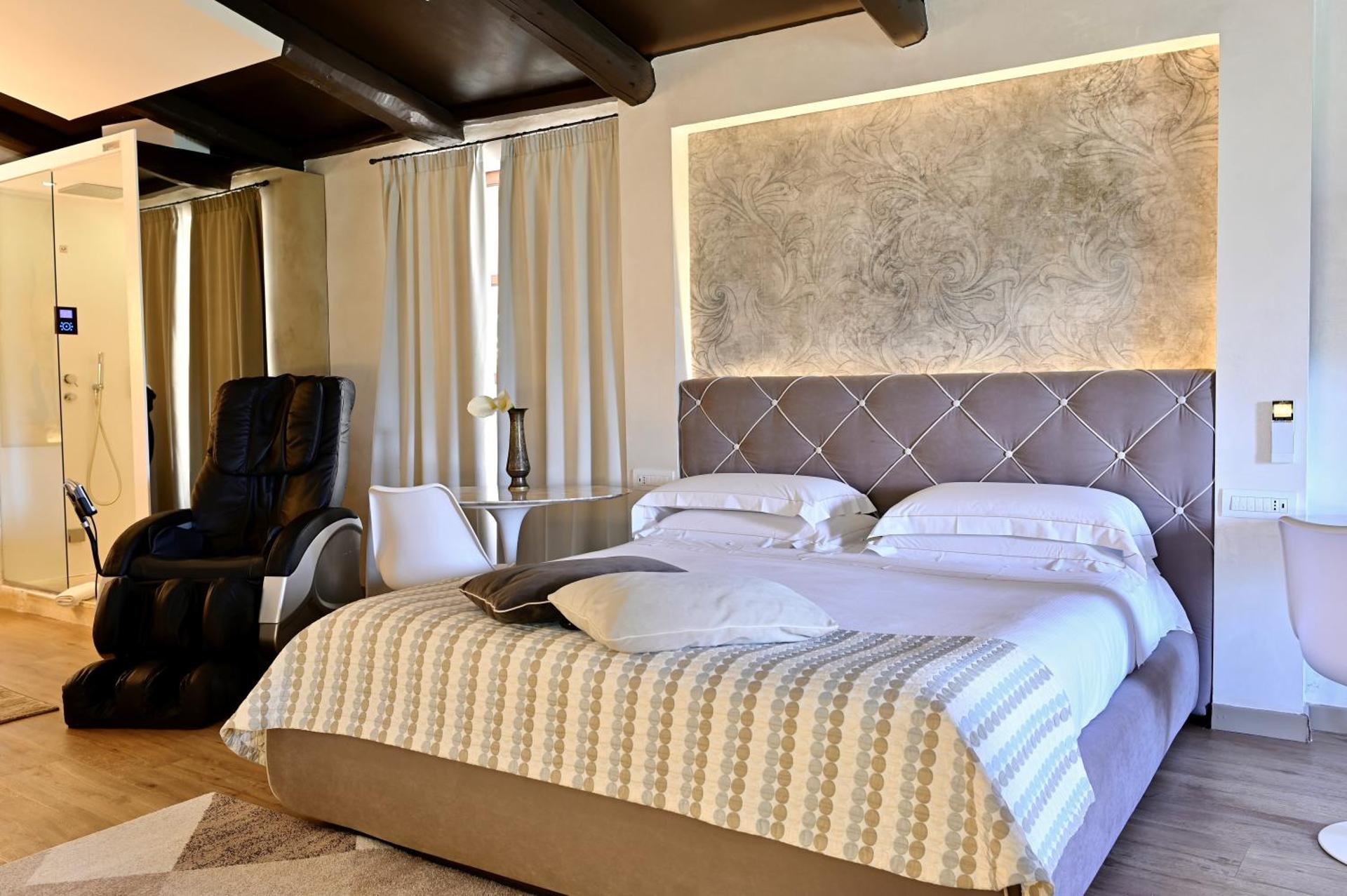 King Suite with Spa Bath