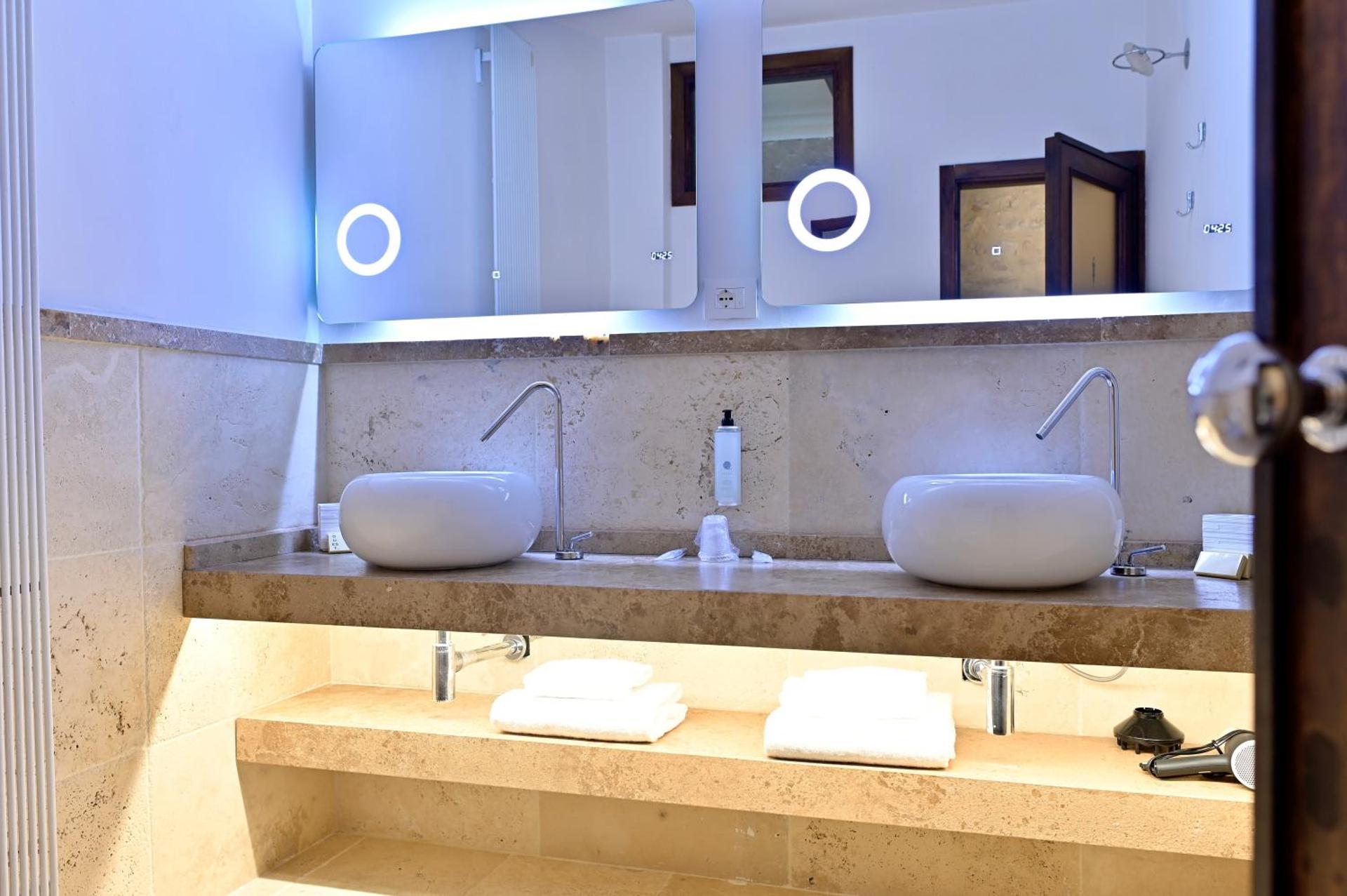 King Suite with Spa Bath