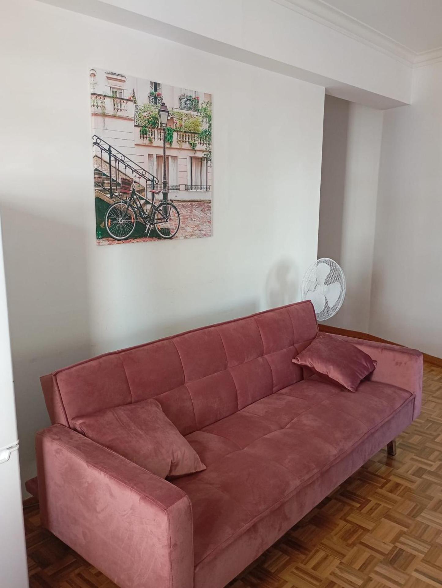 Rooms 10 mins walk from train station!