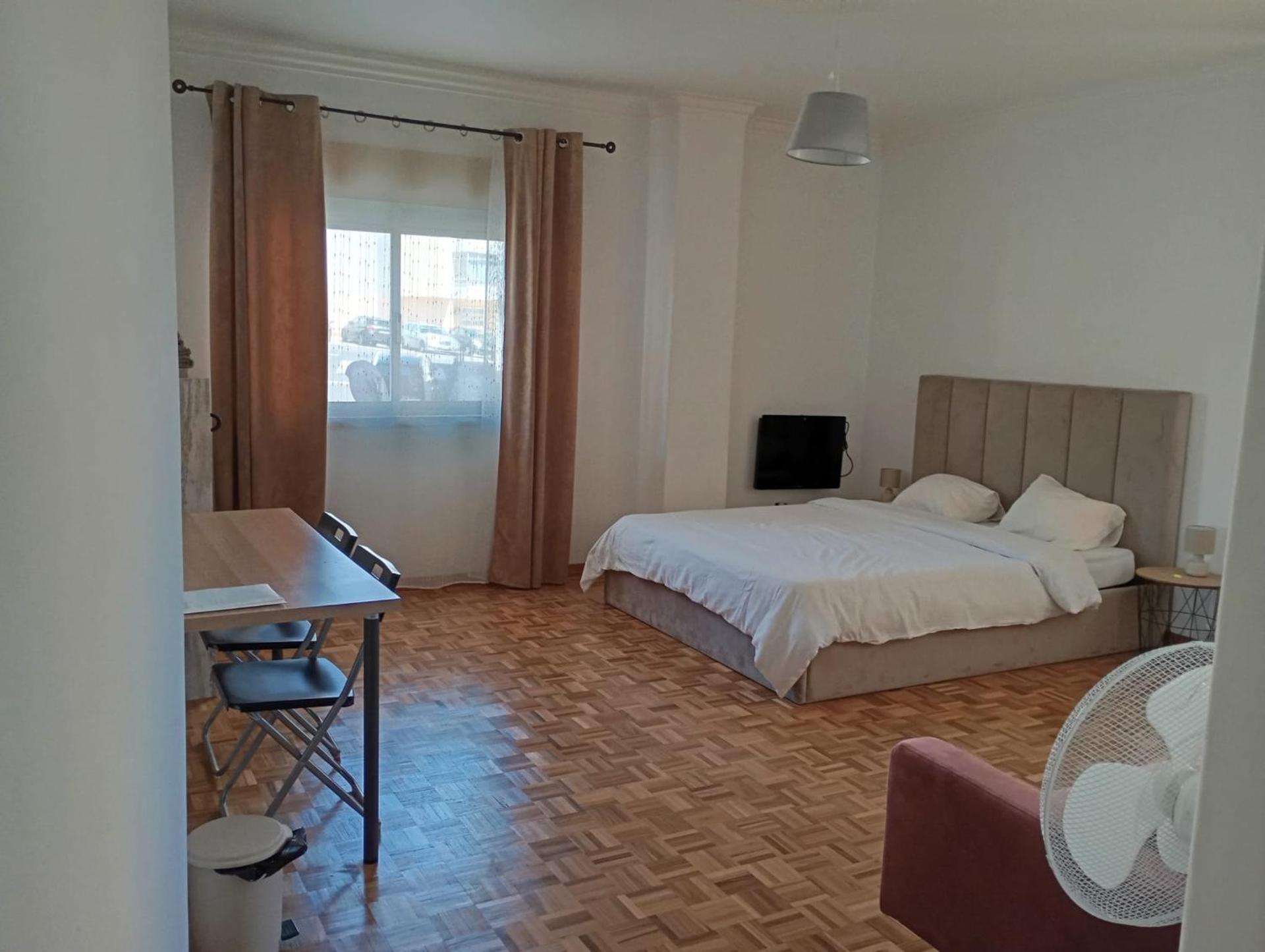 Rooms 10 mins walk from train station!
