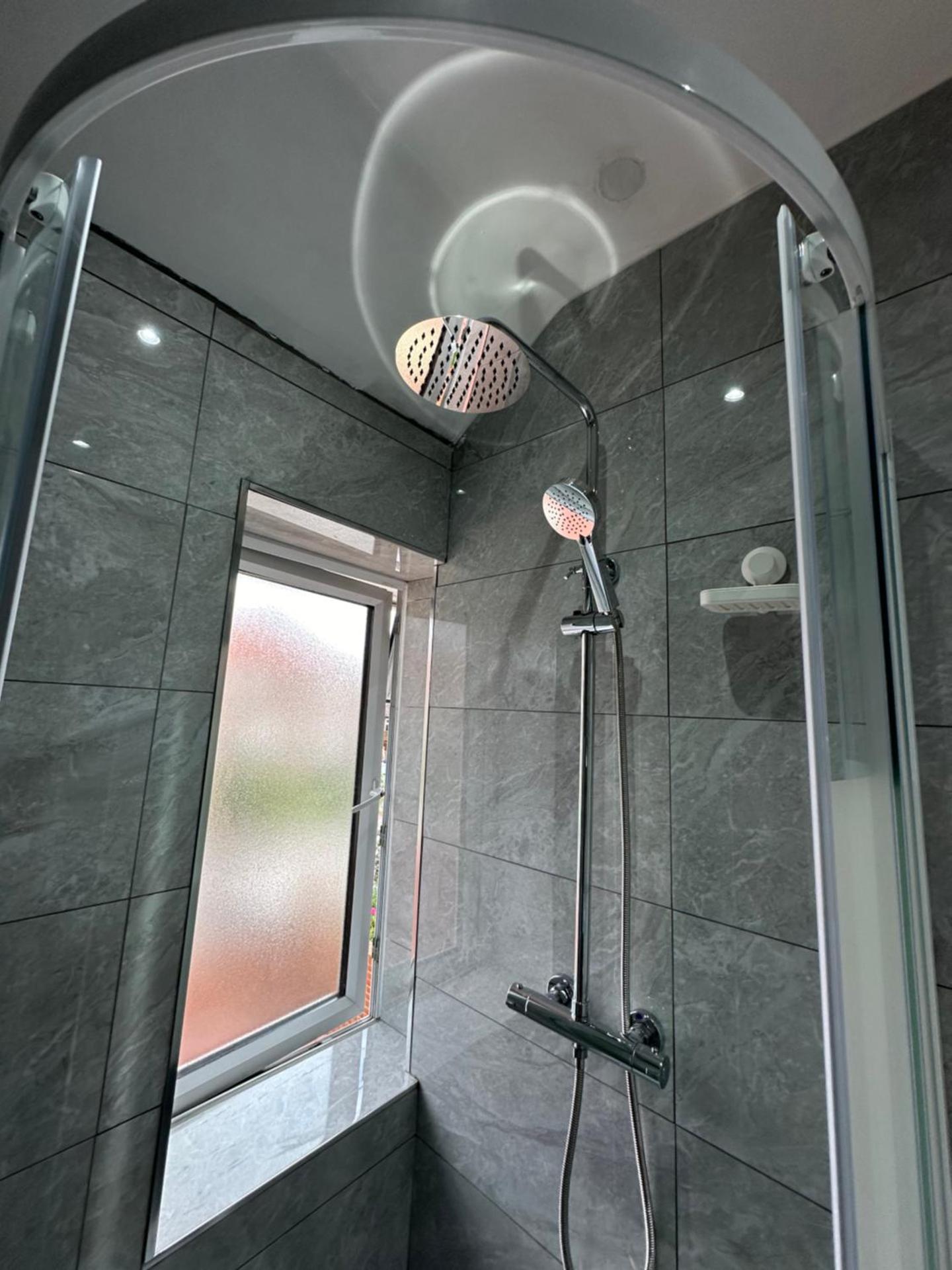 Double Room With Free WiFi Keedonwood Road