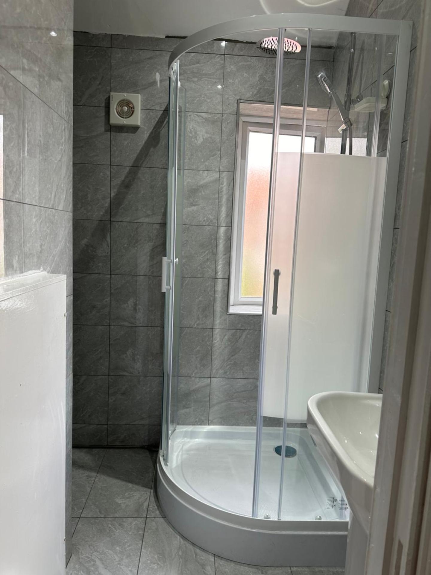 Double Room With Free WiFi Keedonwood Road