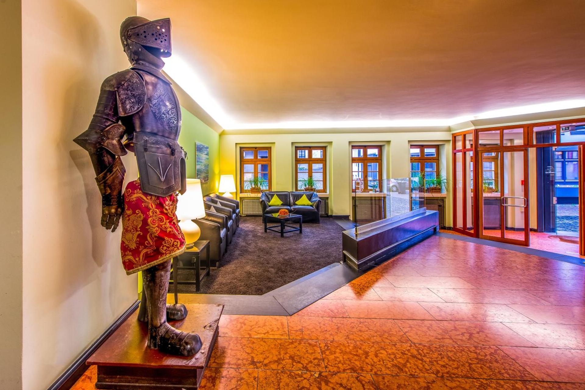 Communal lounge/ TV room