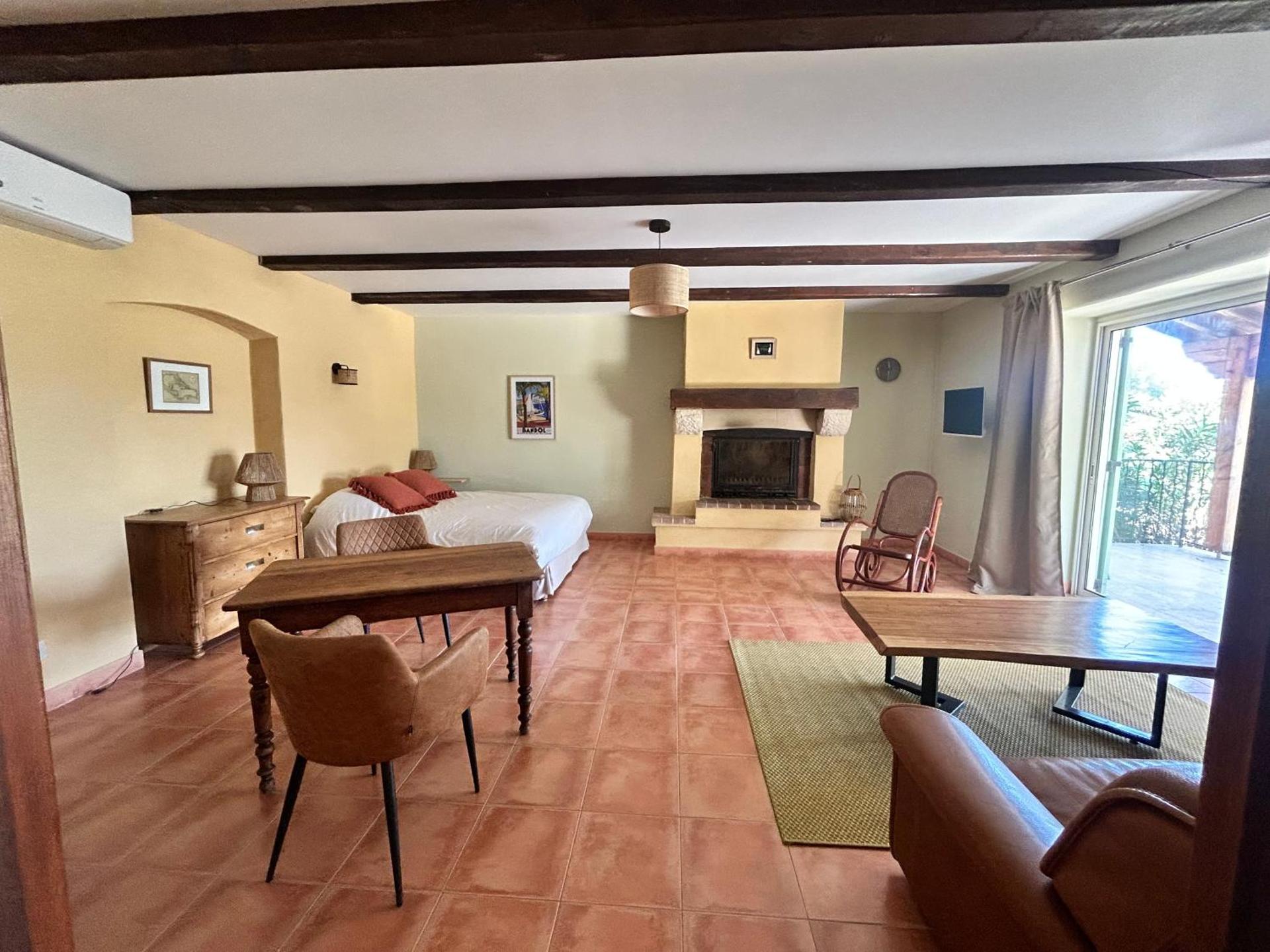 Photo of the whole room