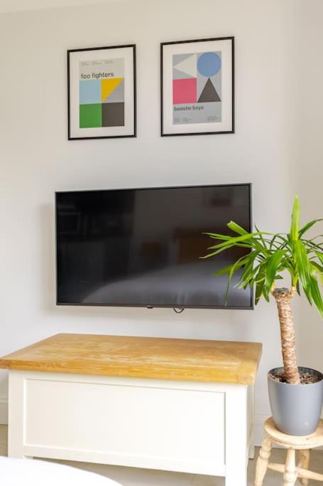 Cosy Cotswolds Retreat near Bath & Castle Combe