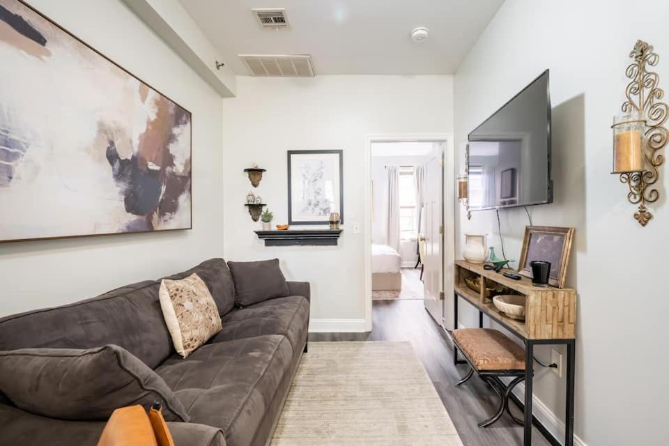 Modern West Hoboken 1- Bed 15 Minute Commute To NYC