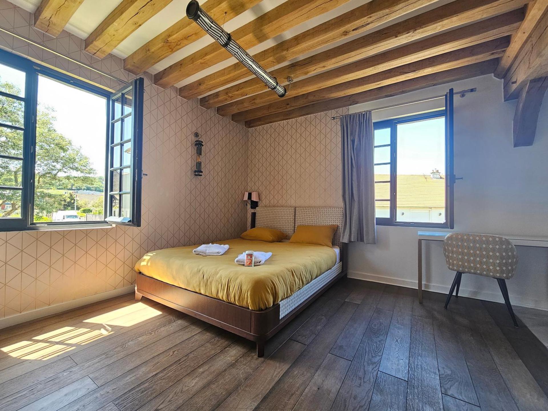 Villa d'exception, 5 chambres, 20m plage, spa.