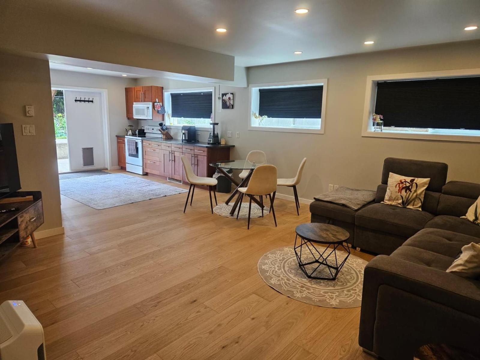 Lovely 1 Bedroom Suite Near Town