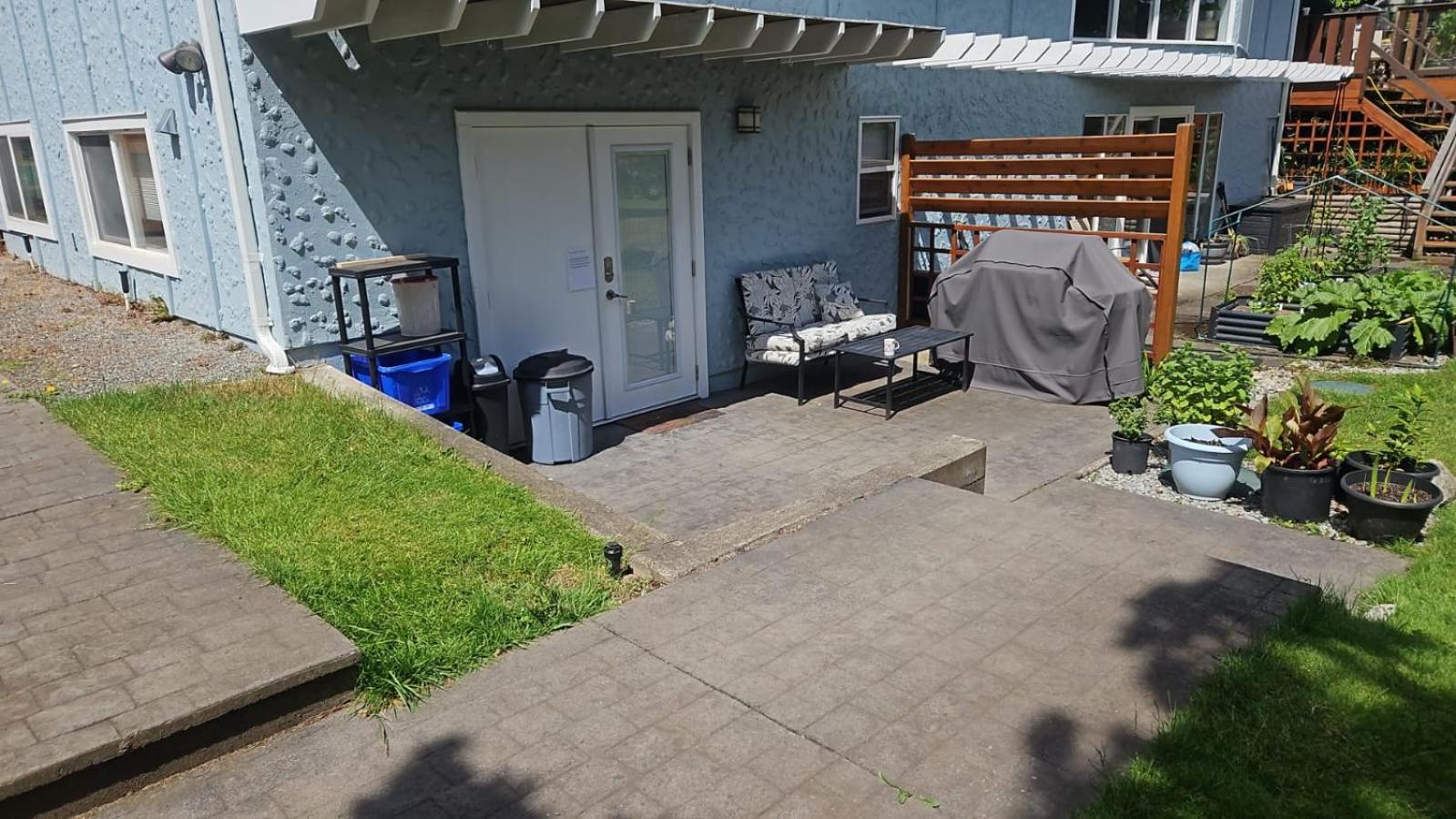 Lovely 1 Bedroom Suite Near Town